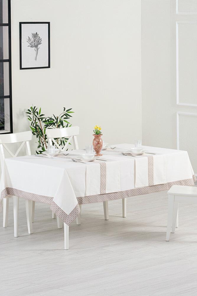 Alba Jakar Çember Desen Runnerlı Set Leke Tutmaz 160x220 Cm Lüks Masa Örtüsü 2 Runnerlı Set BeyazSamimi bir yemek, aile içinde hoş bir akşam masanıza uyacak masa örtüleri ve runner'lar