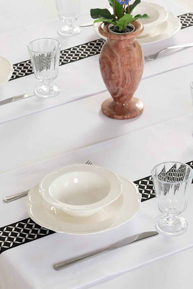 Alba Jakar Çember Desen Runnerlı Set Leke Tutmaz 160x220 Cm Lüks Masa Örtüsü 2 Runnerlı Set BeyazSamimi bir yemek, aile içinde hoş bir akşam masanıza uyacak masa örtüleri ve runner'lar