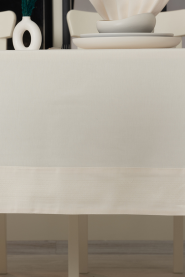 Honey Pamuklu Masa Örtüsü 8 Adet Peçeteli Bordürlü 160x220 Cm KremSamimi bir yemek, aile içinde hoş bir akşam masanıza uyacak masa örtüleri ve runner'lar