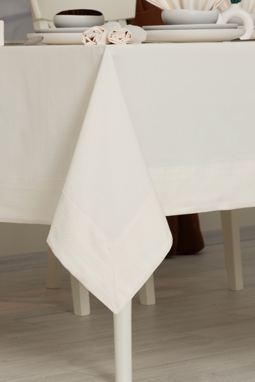 Honey Pamuklu Masa Örtüsü 8 Adet Peçeteli Bordürlü 160x220 Cm KremSamimi bir yemek, aile içinde hoş bir akşam masanıza uyacak masa örtüleri ve runner'lar
