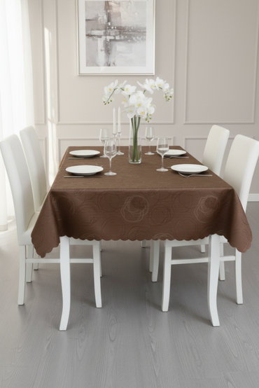 Kahverengi Masa Örtüsü 150x220 cm Kahverengi Desenli Masa ÖrtüsüSamimi bir yemek, aile içinde hoş bir akşam masanıza uyacak masa örtüleri ve runner'lar