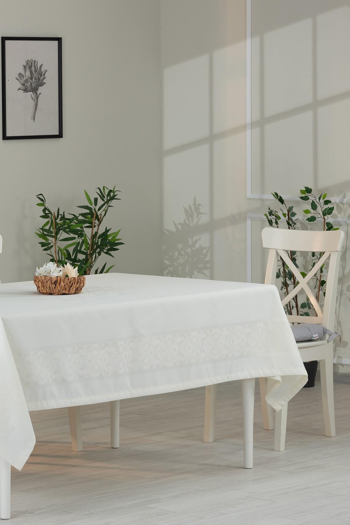 Pano Jumbo Masa Örtüsü Leke Tutmaz Polyester Jakarlı Pano 8 Kişilik Lüks Krem 150 x 220 cm Masa ÖrtüsüSamimi bir yemek, aile içinde hoş bir akşam masanıza uyacak masa örtüleri ve runner'lar