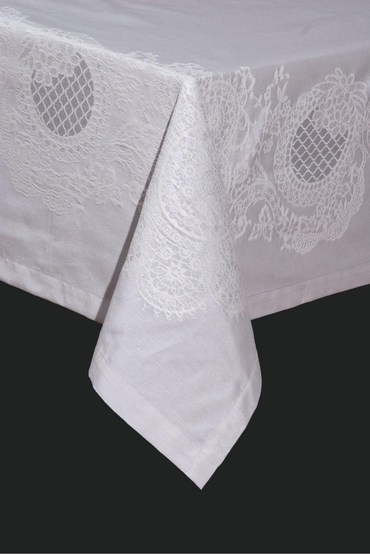Royal Pano Lace Masa Örtüsü 8 Kişilik 150x220 cm Masa Örtüsü GriSamimi bir yemek, aile içinde hoş bir akşam masanıza uyacak masa örtüleri ve runner'lar
