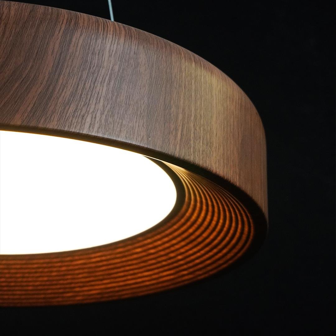 KUMANDALI MODERN LED AHŞAP DESENLİ SARKIT AVİZE 3 IŞIK RENKLİ MODERN TAVAN LAMBASI 