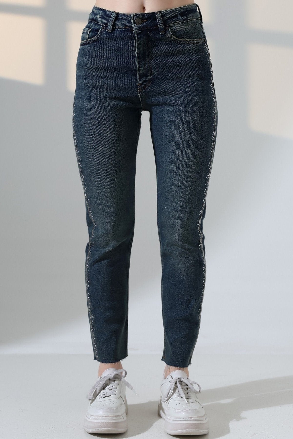 Şerit Taşlı Mom Fit Kot Pantolon 7110