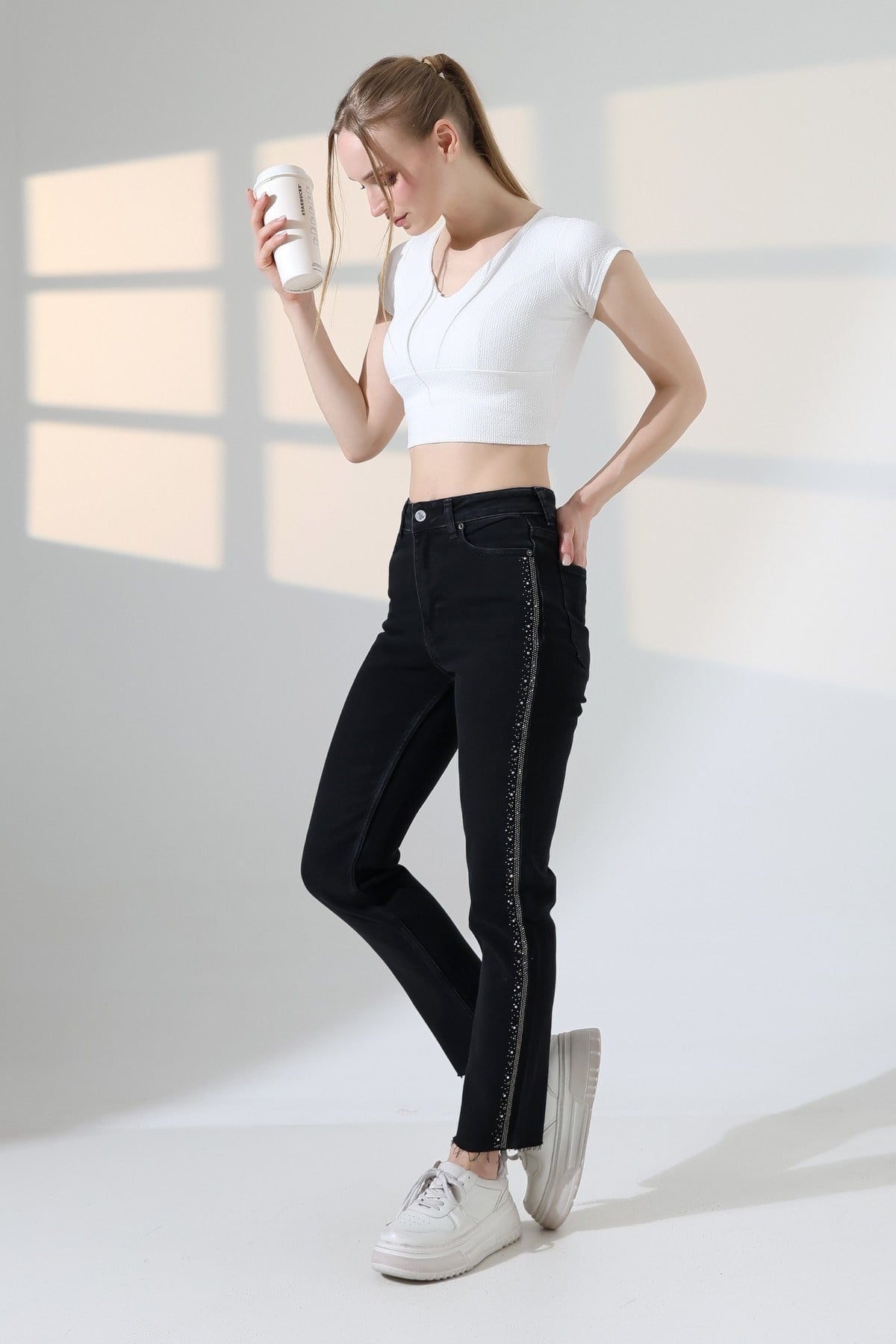 Şerit Taşlı Mom Fit Kot Pantolon 7110