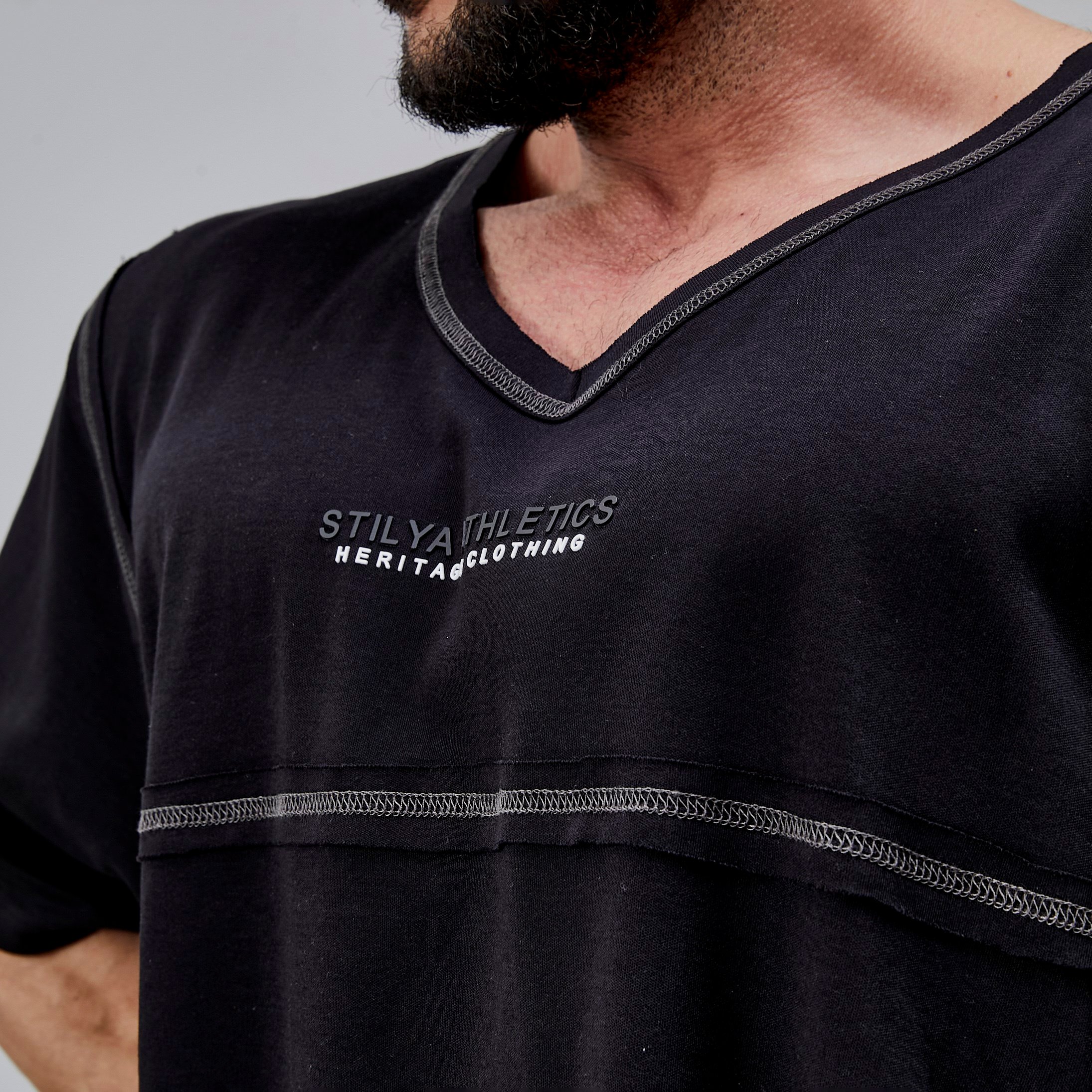 Men's Oversize Open V-neck T-shirt
