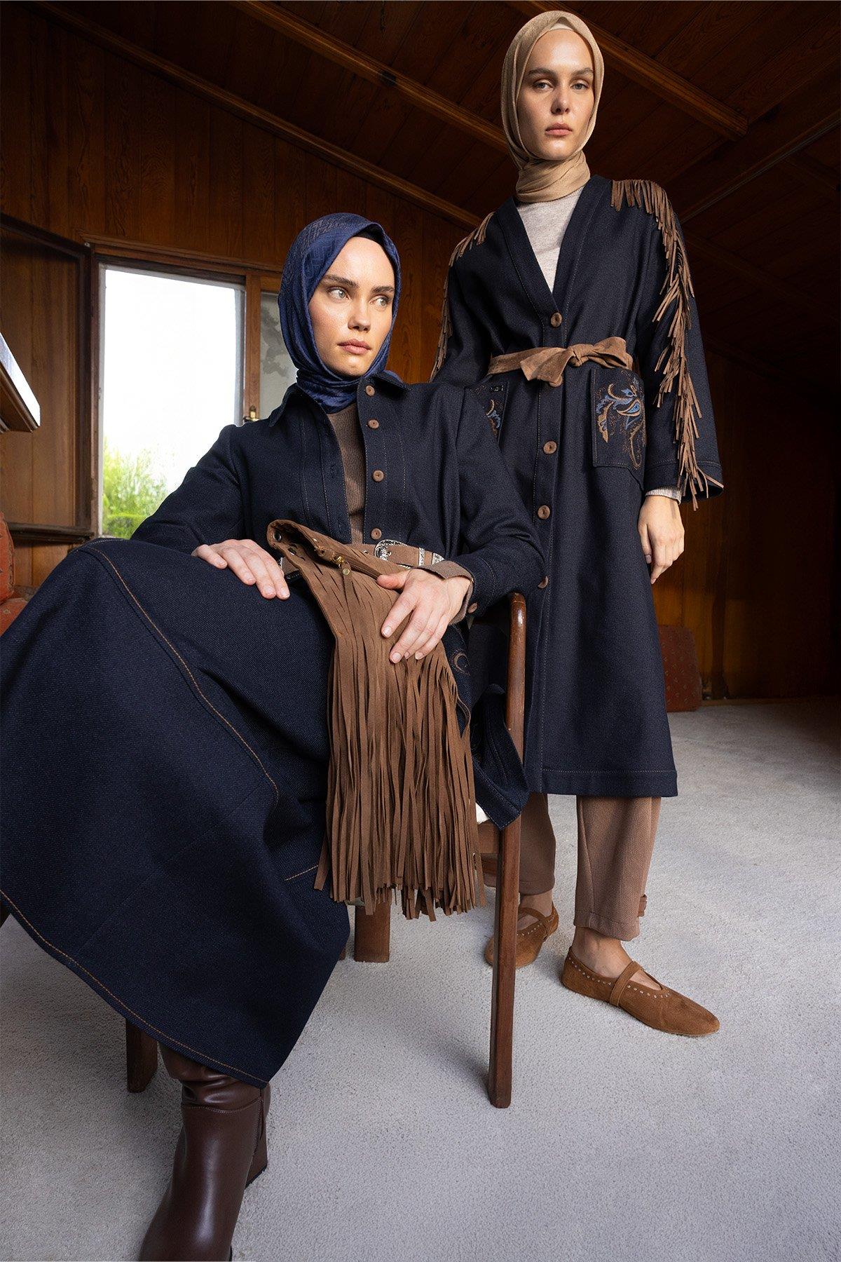 Kabartma Ve Püskül Detaylı Denim Kap - LACİVERT