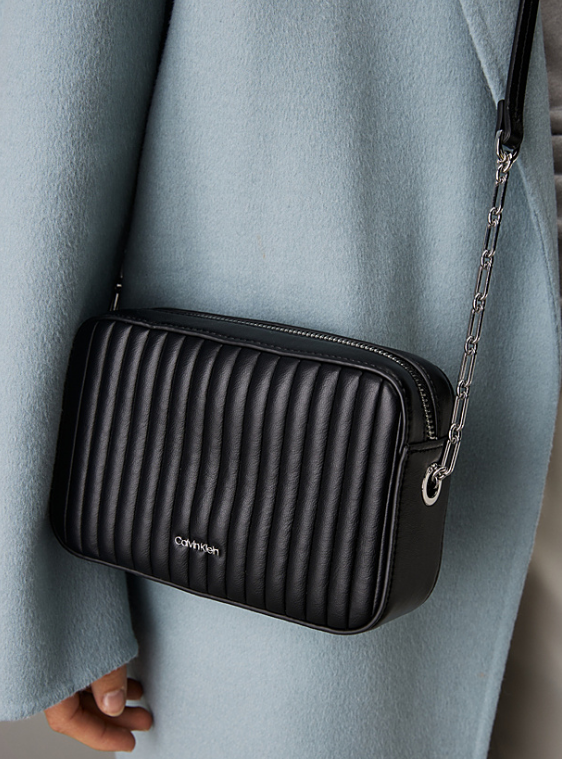 MINI LINE QUILT CAMERA BAG - BLACK