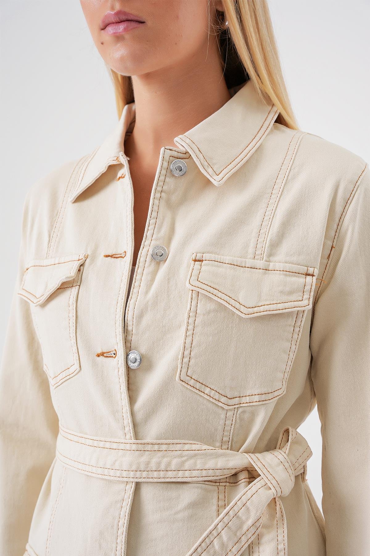 Ekru Kemerli Cep Detayli Standart Kalip Denim Ceket