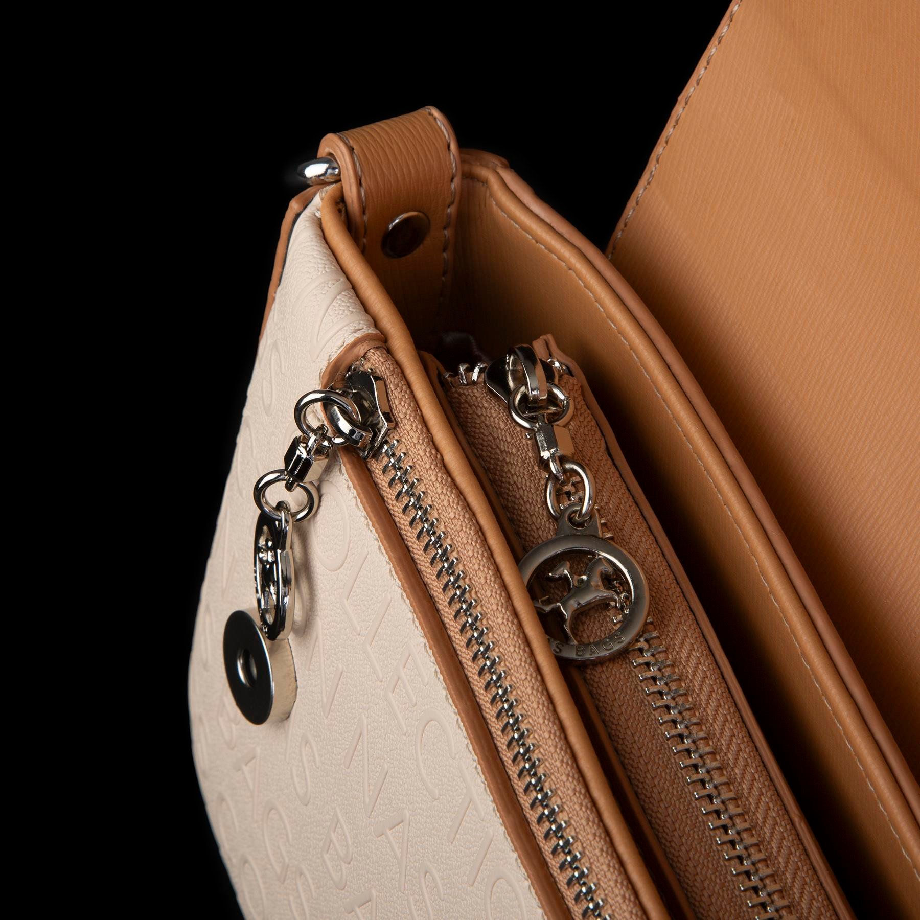 Nas Bag Kadın Postacı Çantası Çift Askılı Krem Camel  Gofraj  (22x16x5 cm)