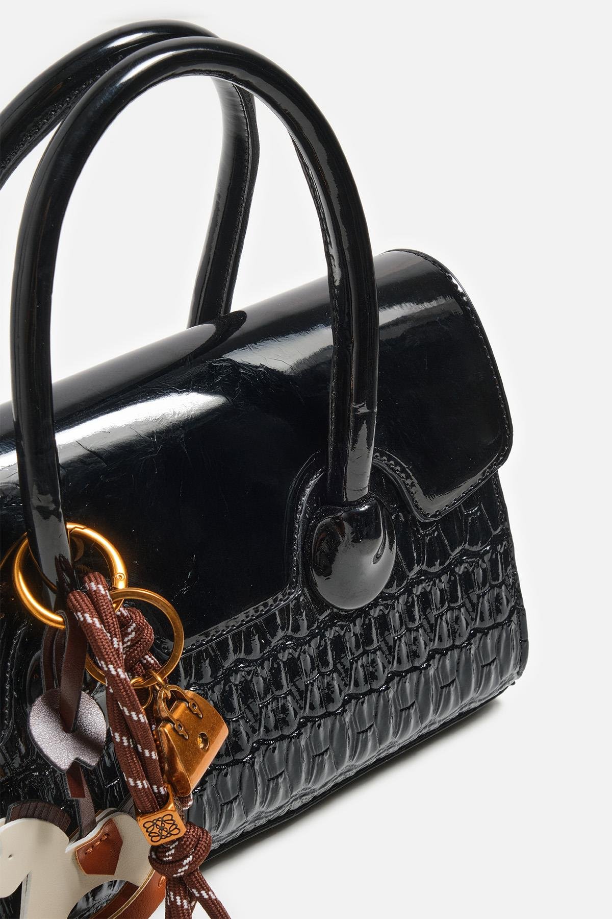 CHARM DETAYLI EL ÇANTA