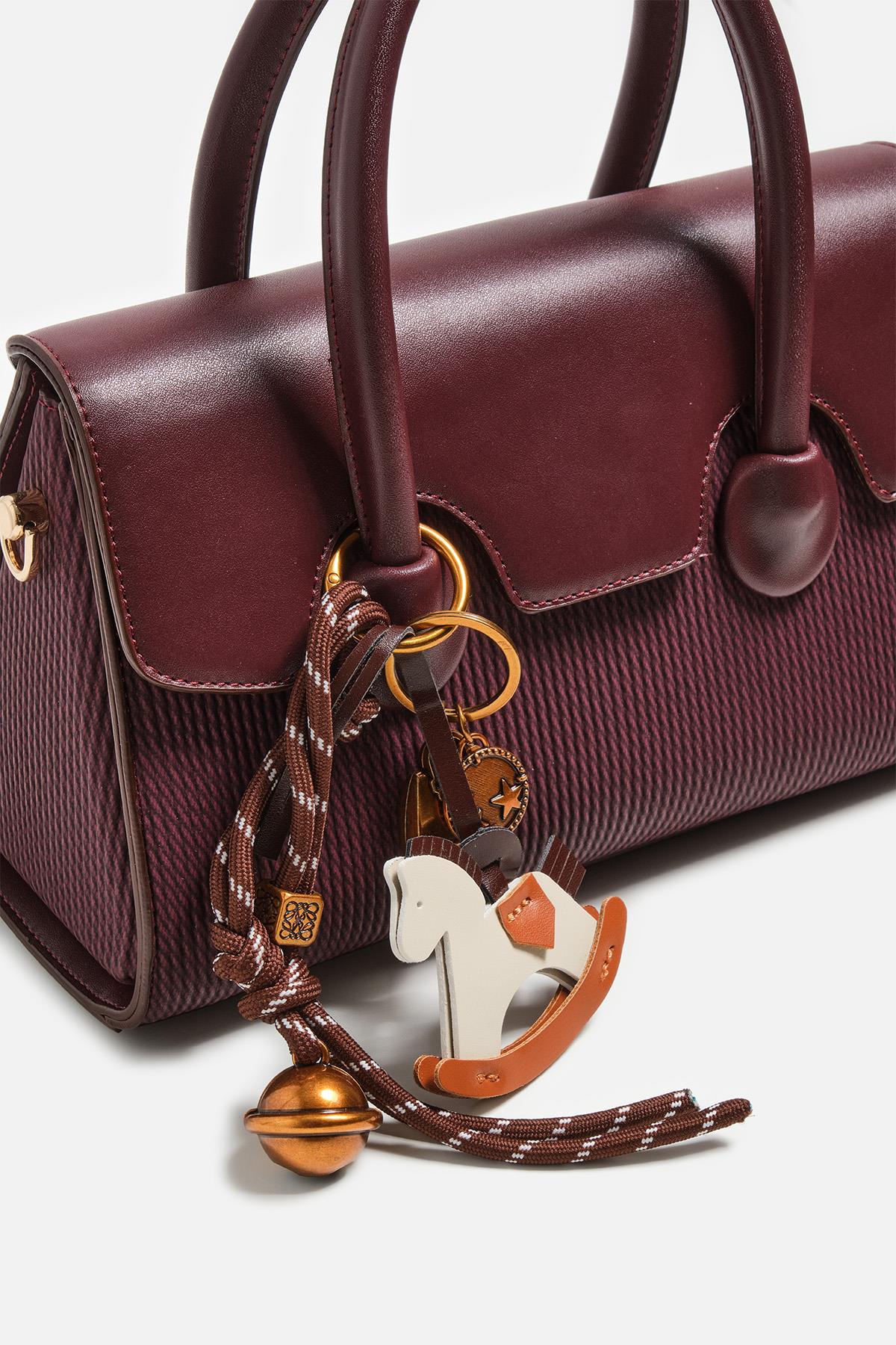 CHARM DETAYLI EL ÇANTA