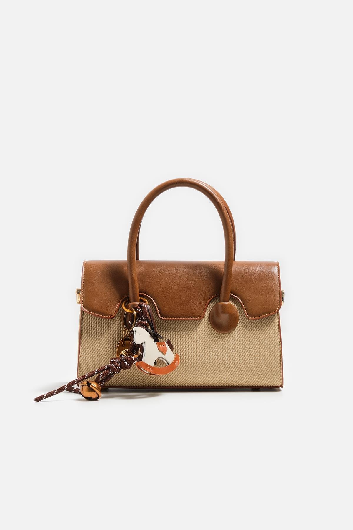 CHARM DETAYLI EL ÇANTA