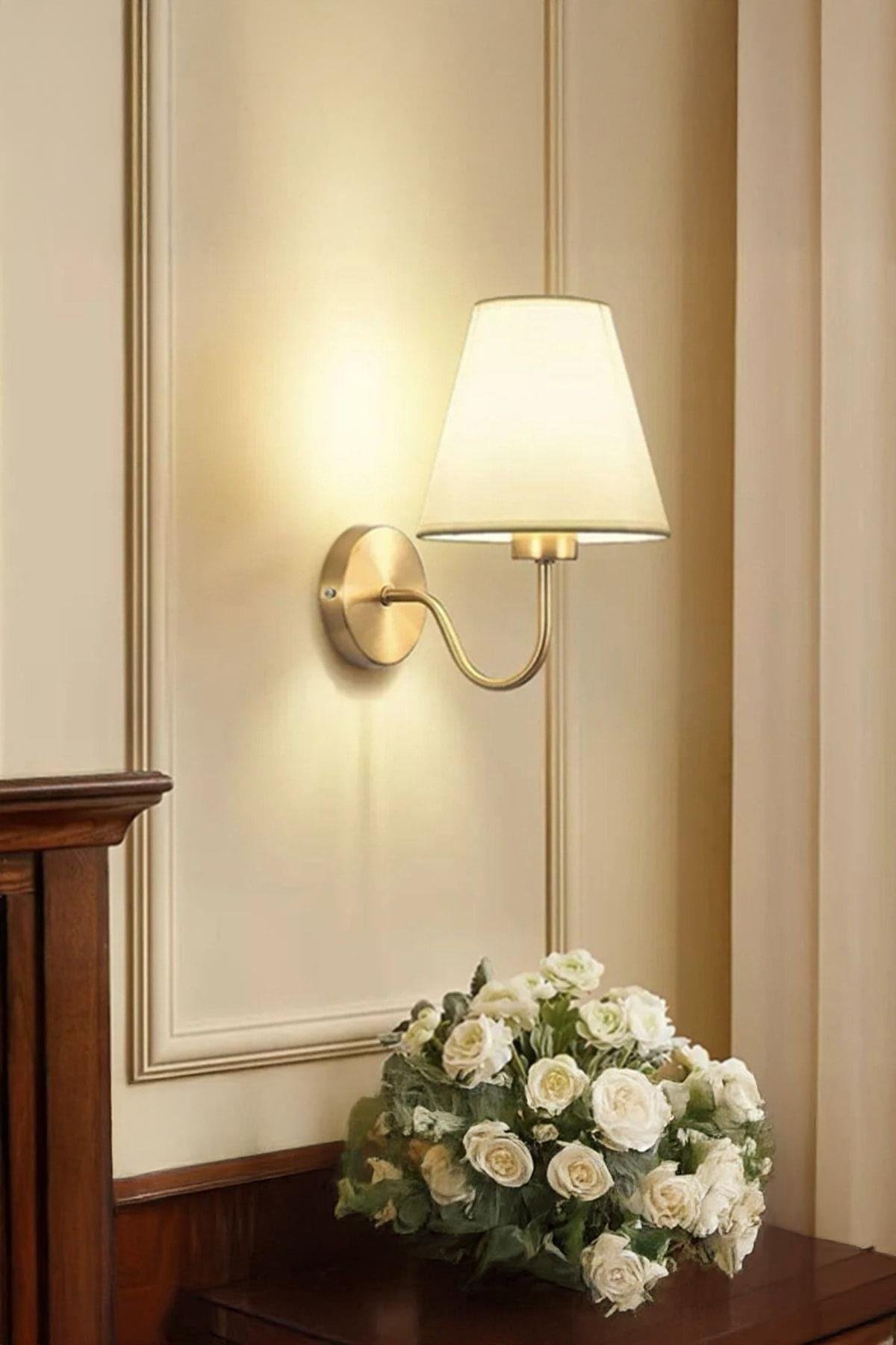 Duvar Aplik Eksitme Gold Gövde Beyaz Abajur Modern Şık Görsellik