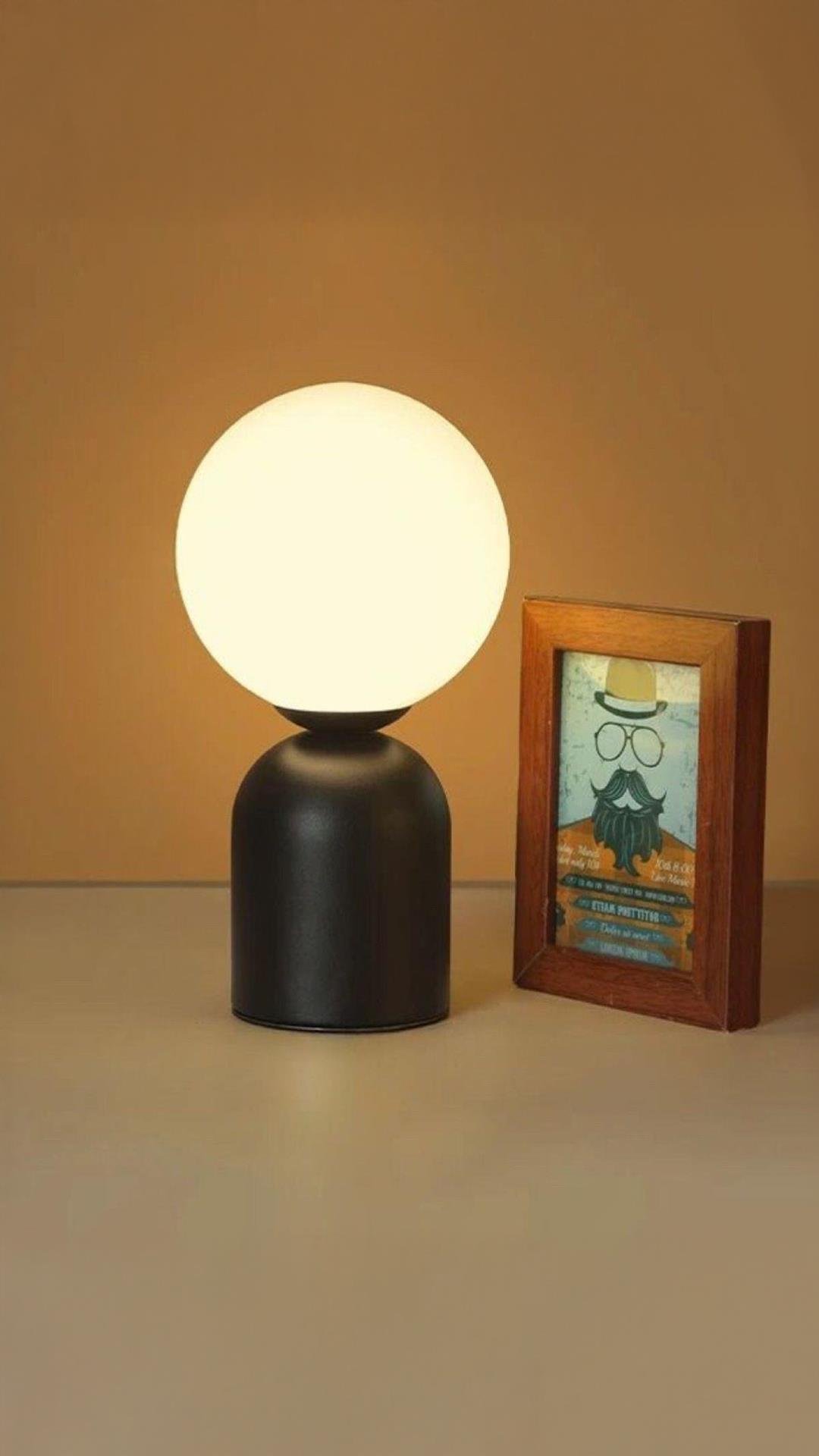 Modern Cherry Abajur Masa Lambası Beyaz Glop Camlı Şık Görsellik Katar