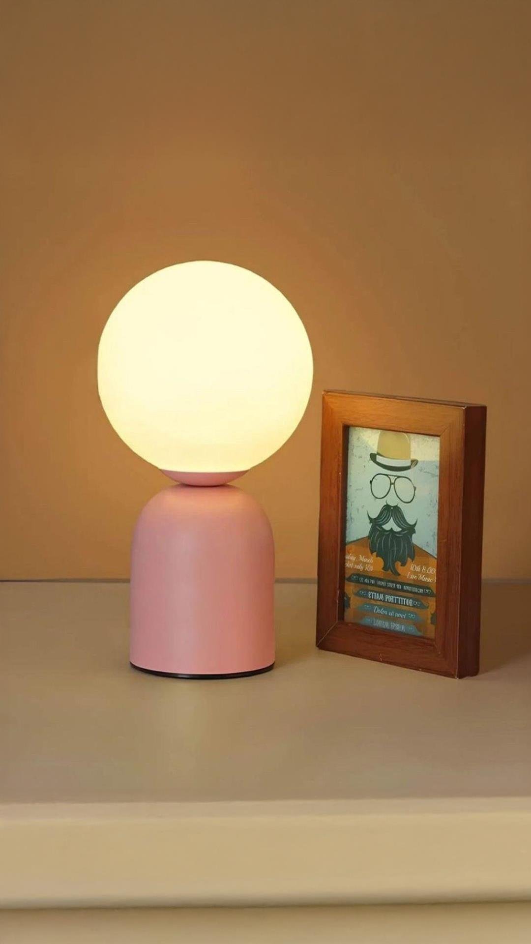 Modern Tasarım Venüs Abajur Beyaz Glop Camlı Kablolu Tak Çalıştır Masa Lambası Pembe Metal Gövde