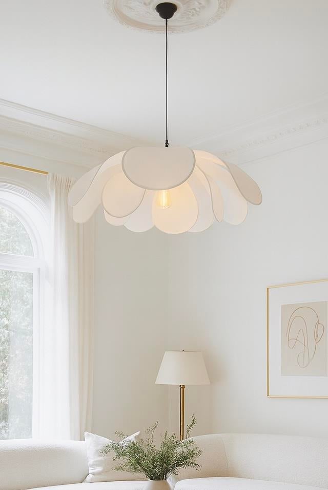 White Blume Sarkıt Avize Beyaz Kumaş salon Avizesi Şık Görsellik Katar