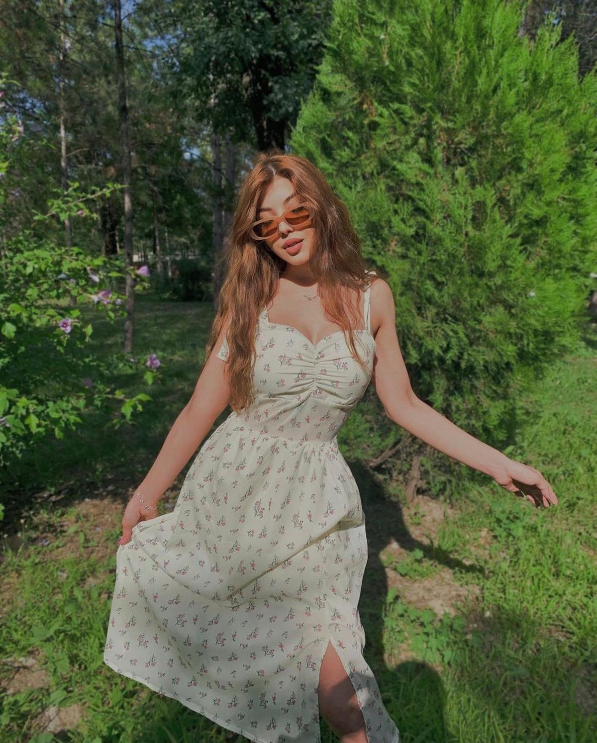  Sırtı Gipeli Omuz Bağlamalı Midi Çiçekli Sarı Elbise