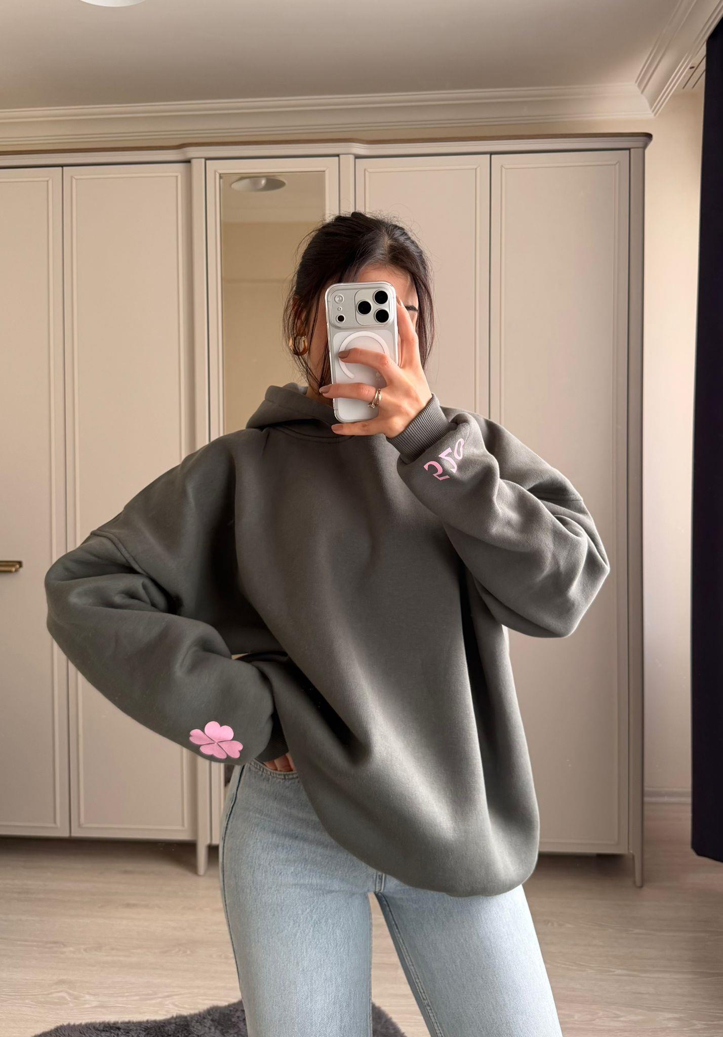 520 Money Manifest Oversize Sweatshirt