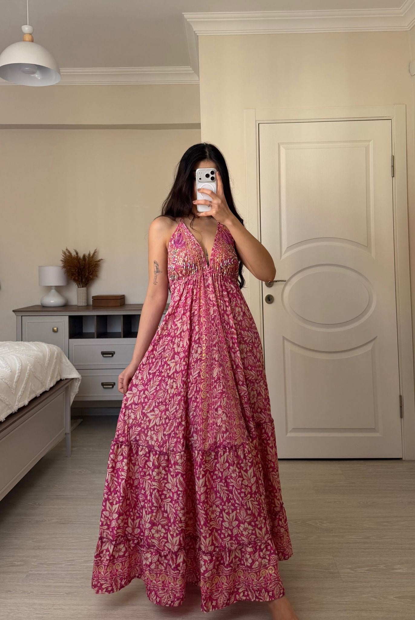 Arin Sırt Dekolteli İşlemeli Etnik Desen İpek Elbise Pembe