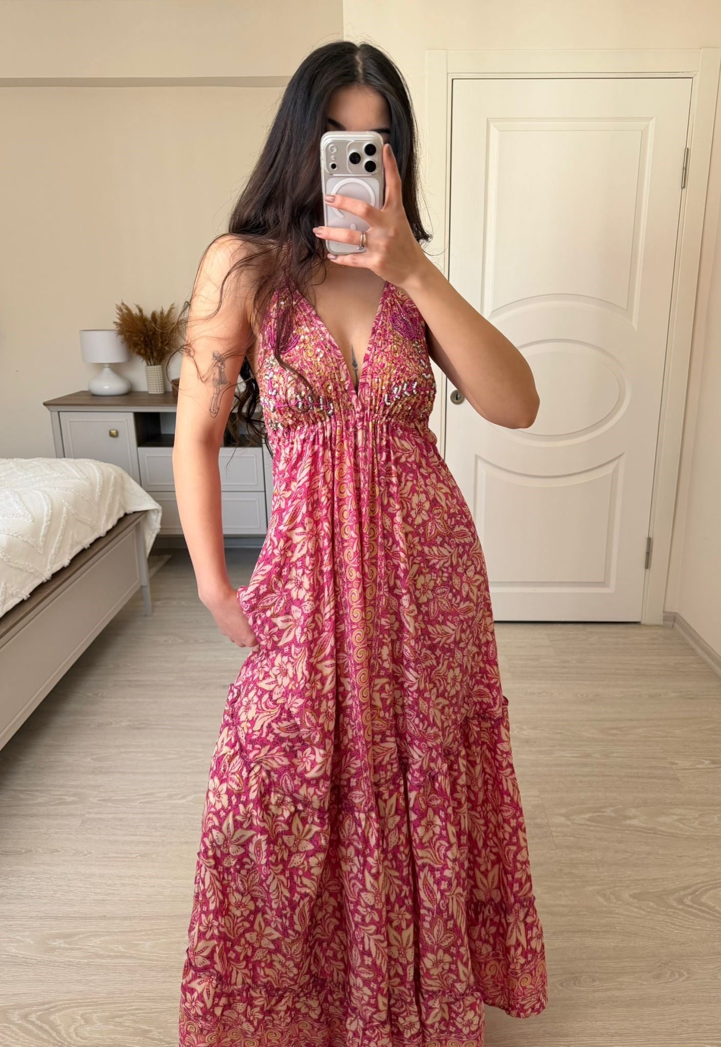 Arin Sırt Dekolteli İşlemeli Etnik Desen İpek Elbise Pembe
