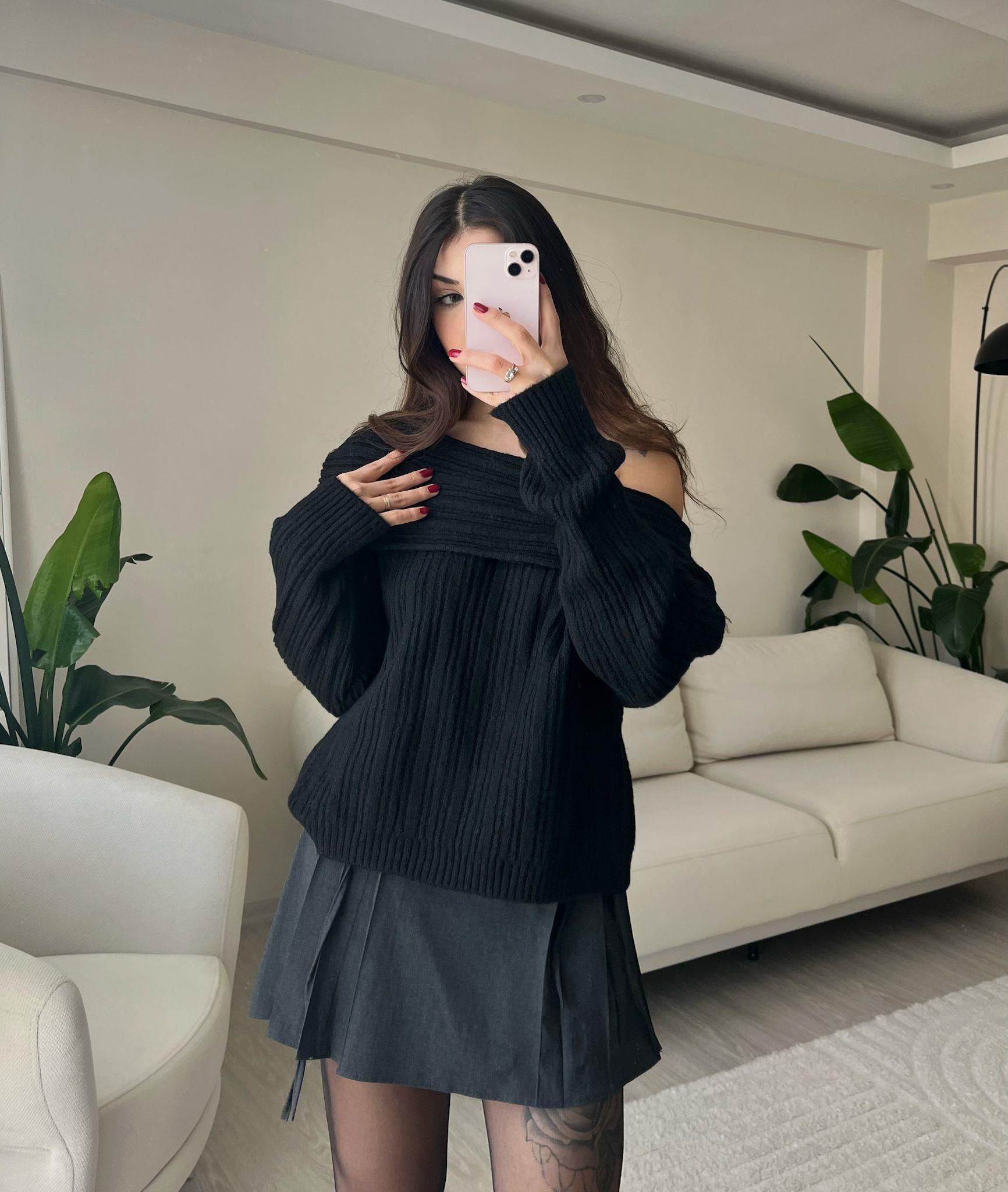 Ashley Kayık Yaka Triko Kazak Siyah