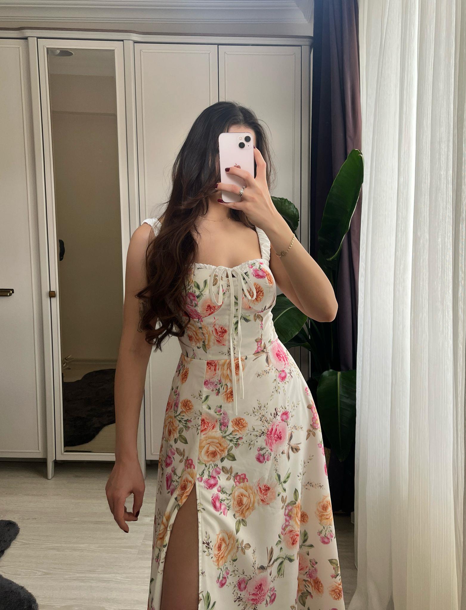 Audrey Çiçek Desen Yırtmaçlı Midi Elbise Beyaz