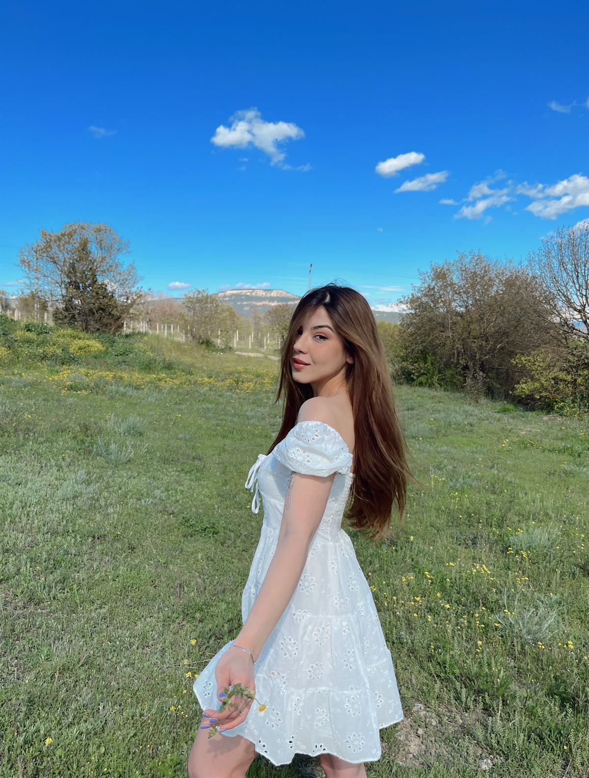 Bella Brode Beyaz Mini Elbise
