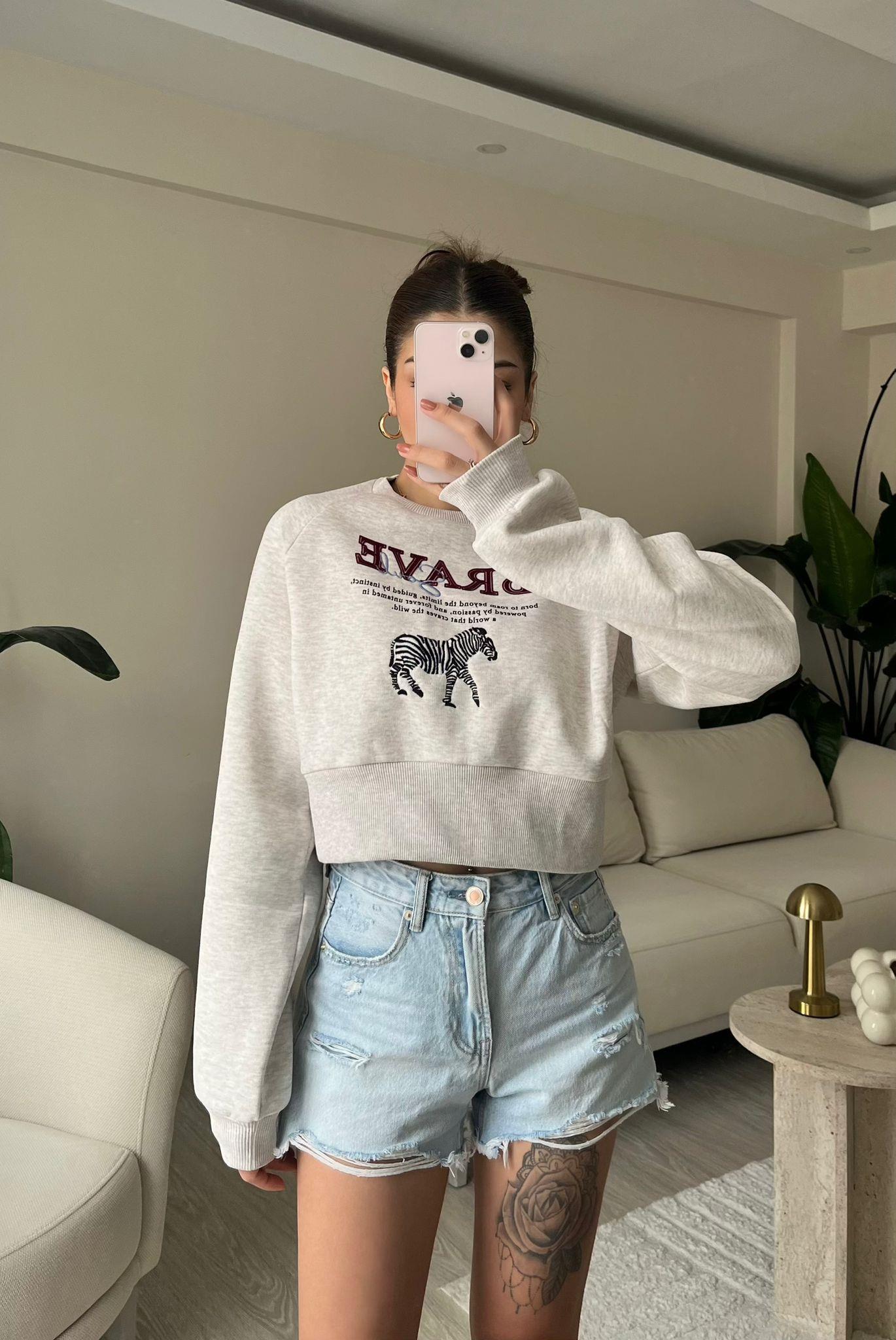Brave Sırtı Fermuarlı Şardonlu Crop Sweatshirt