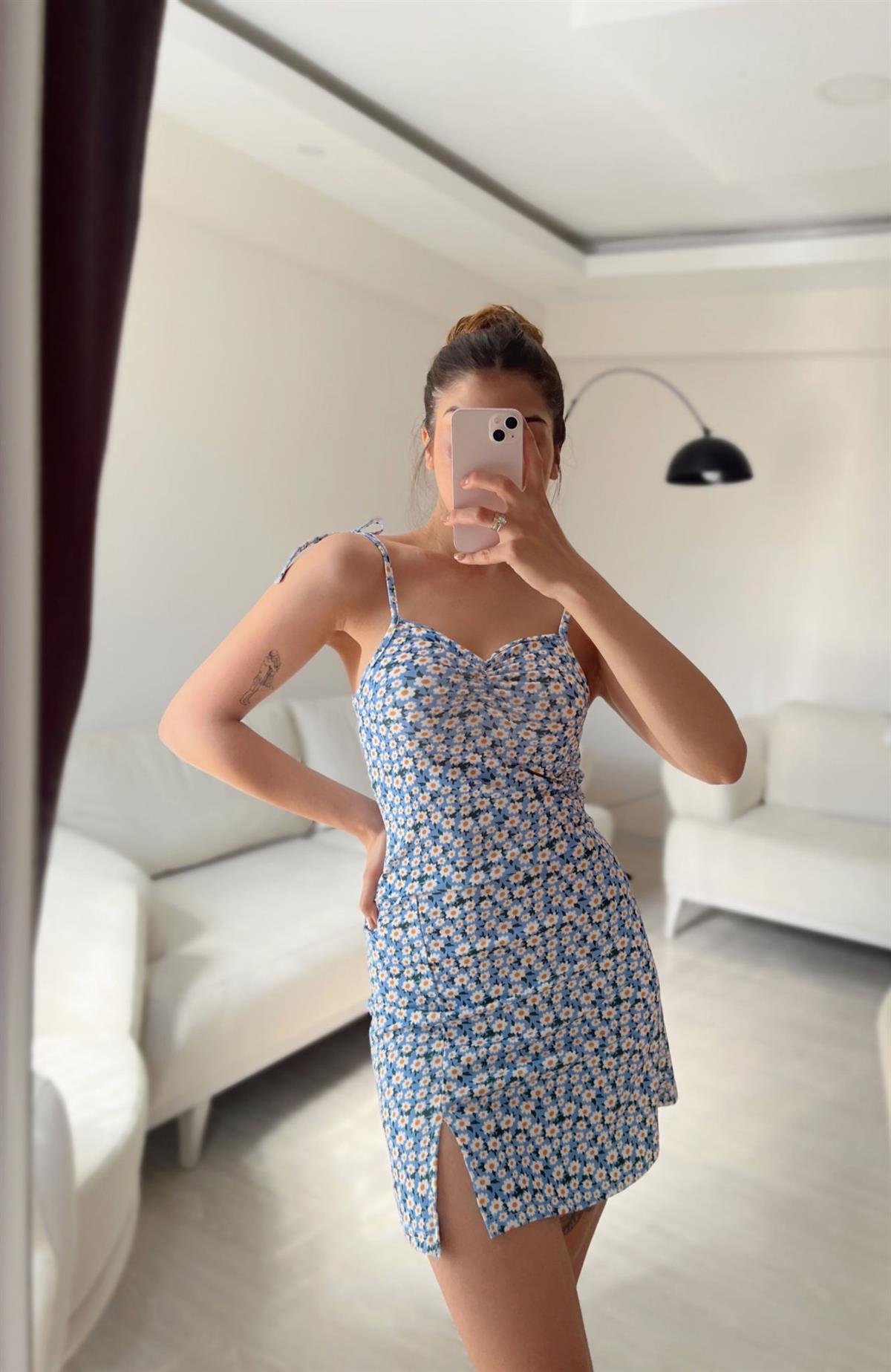 Cara Çiçek Desen Yırtmaçlı Mini Elbise