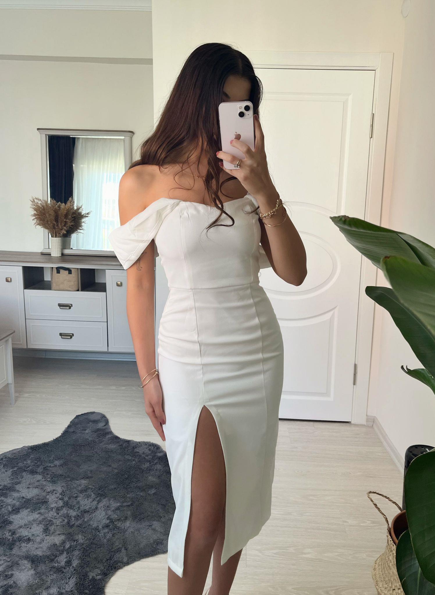 Classy Düşük Omuz Yırtmaçlı Midi Elbise Beyaz