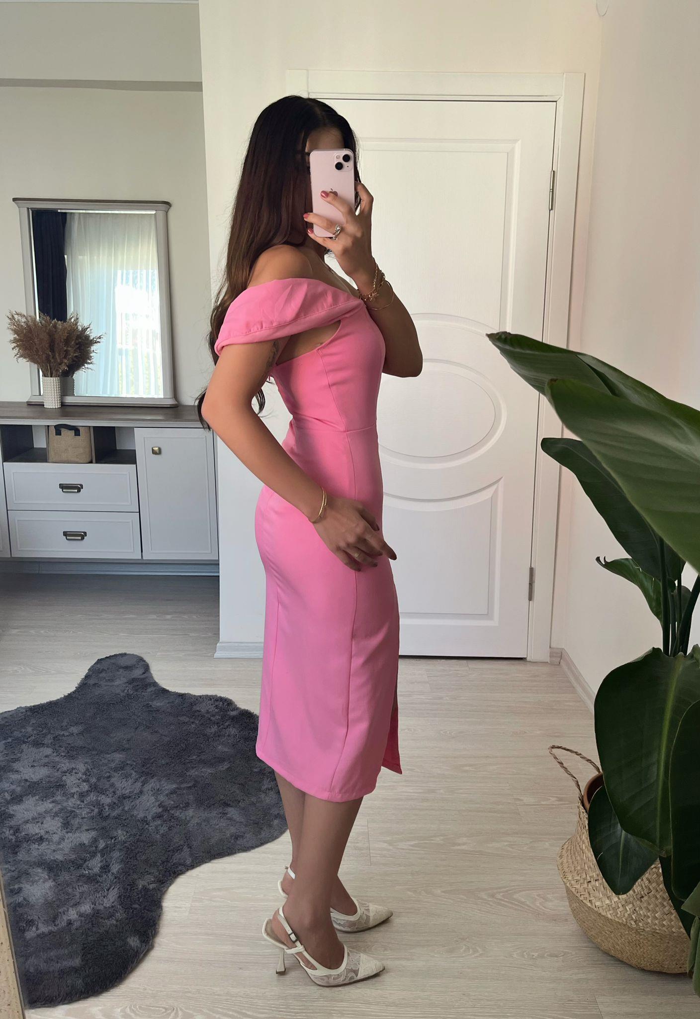 Classy Düşük Omuz Yırtmaçlı Midi Elbise Pembe