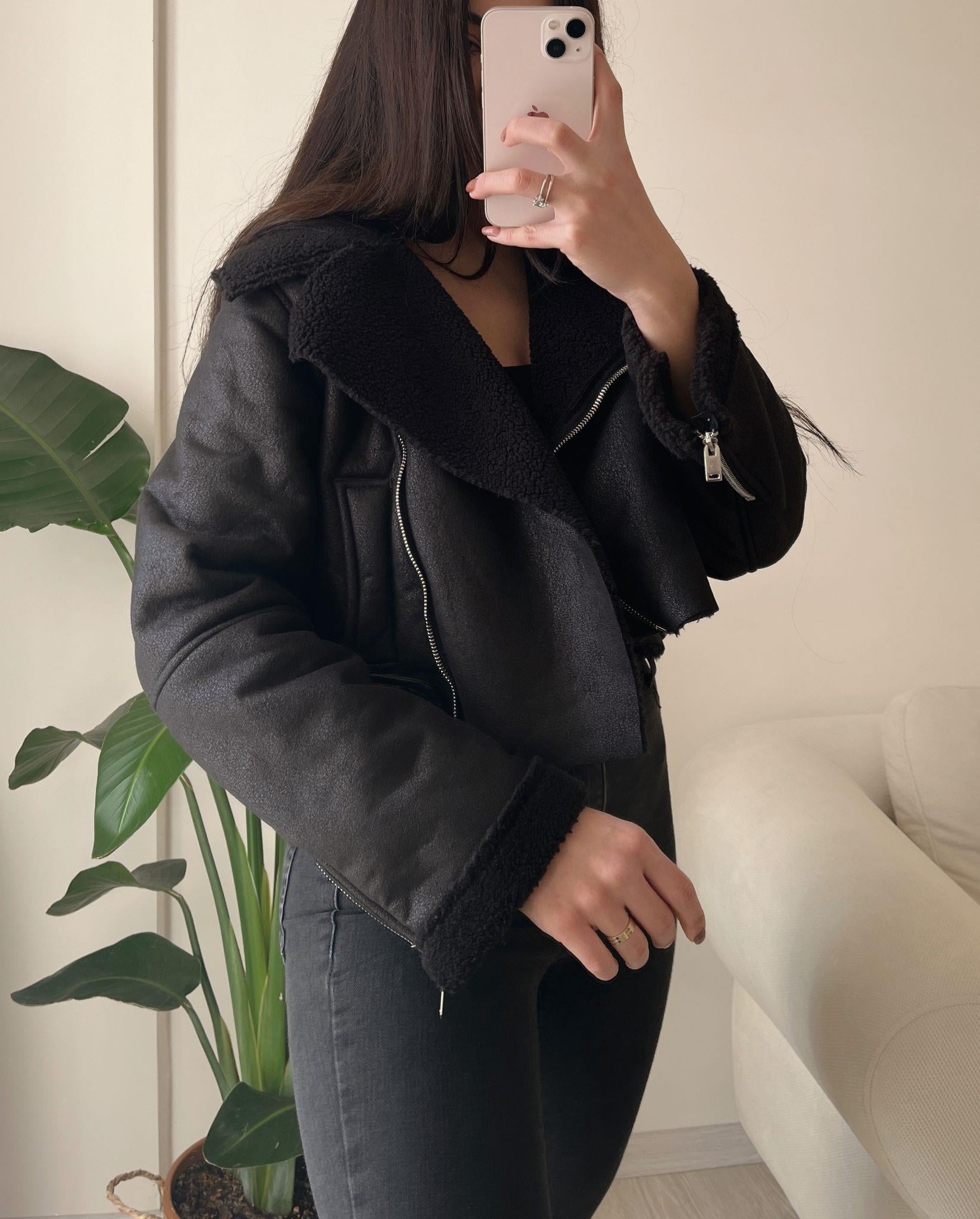 Edna Kürklü Kemerli Crop Lamine Siyah Ceket