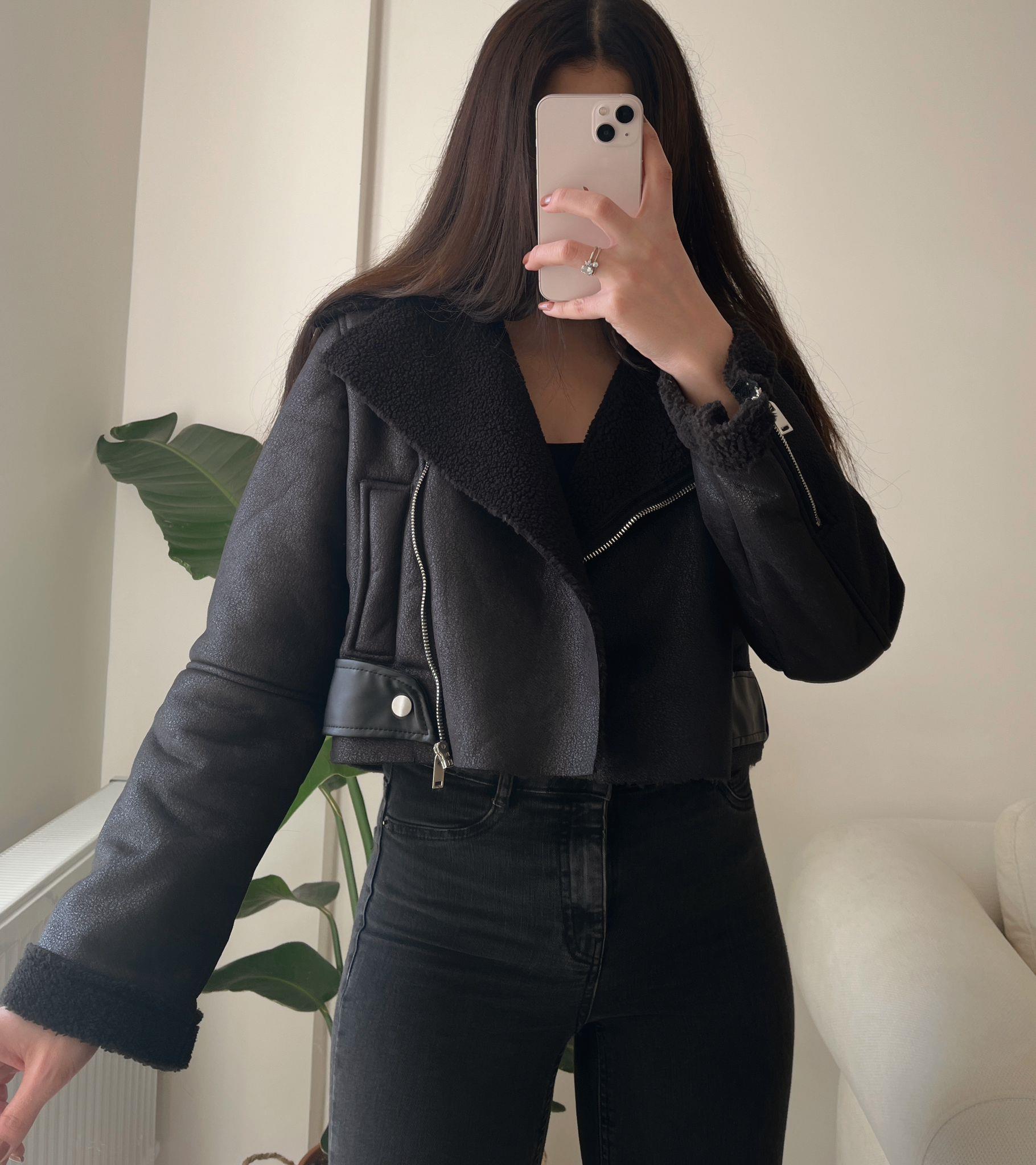 Edna Kürklü Kemerli Crop Lamine Siyah Ceket