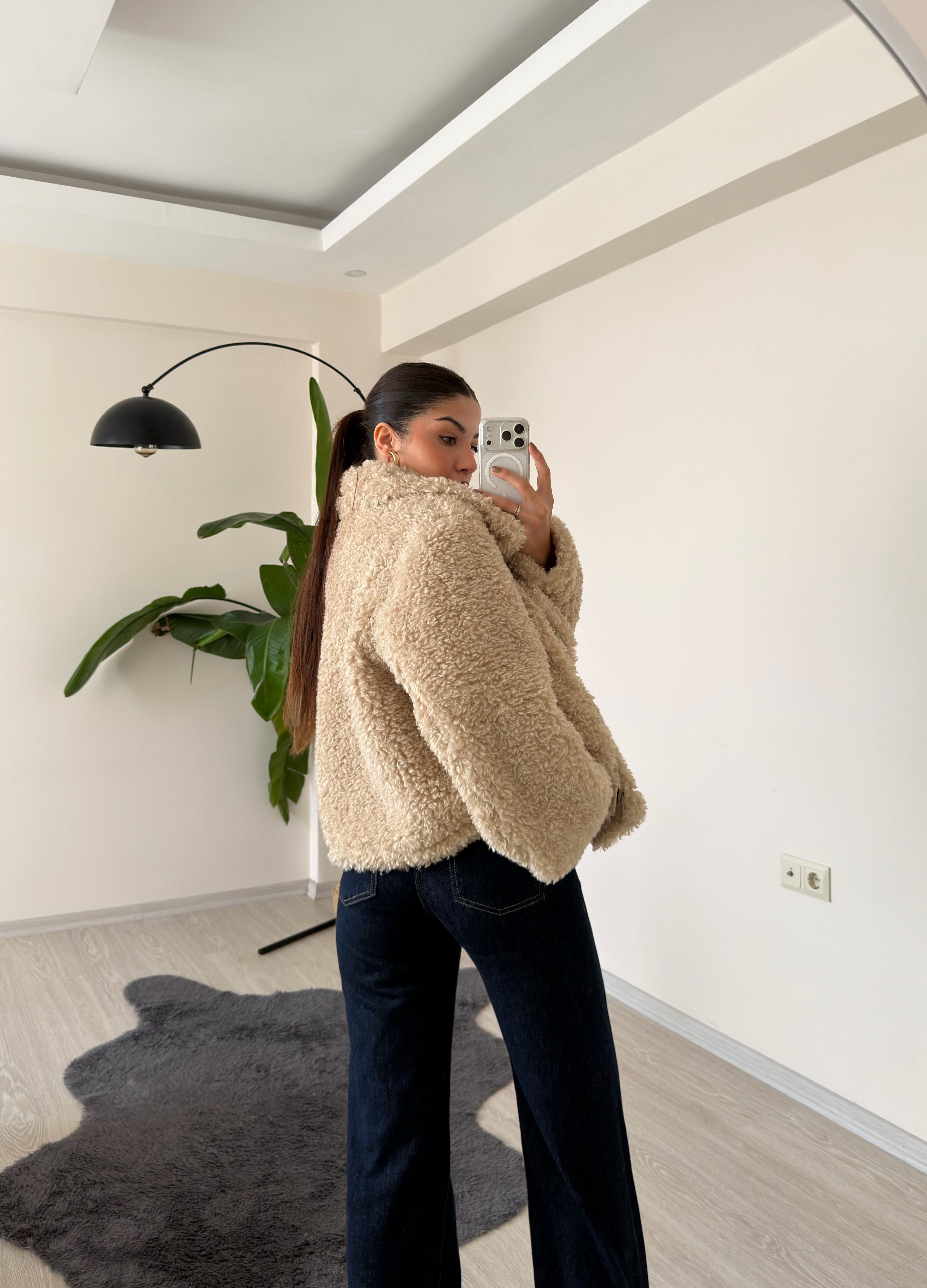 Fawn Yaka Detaylı İthal Peluş Ceket Bej