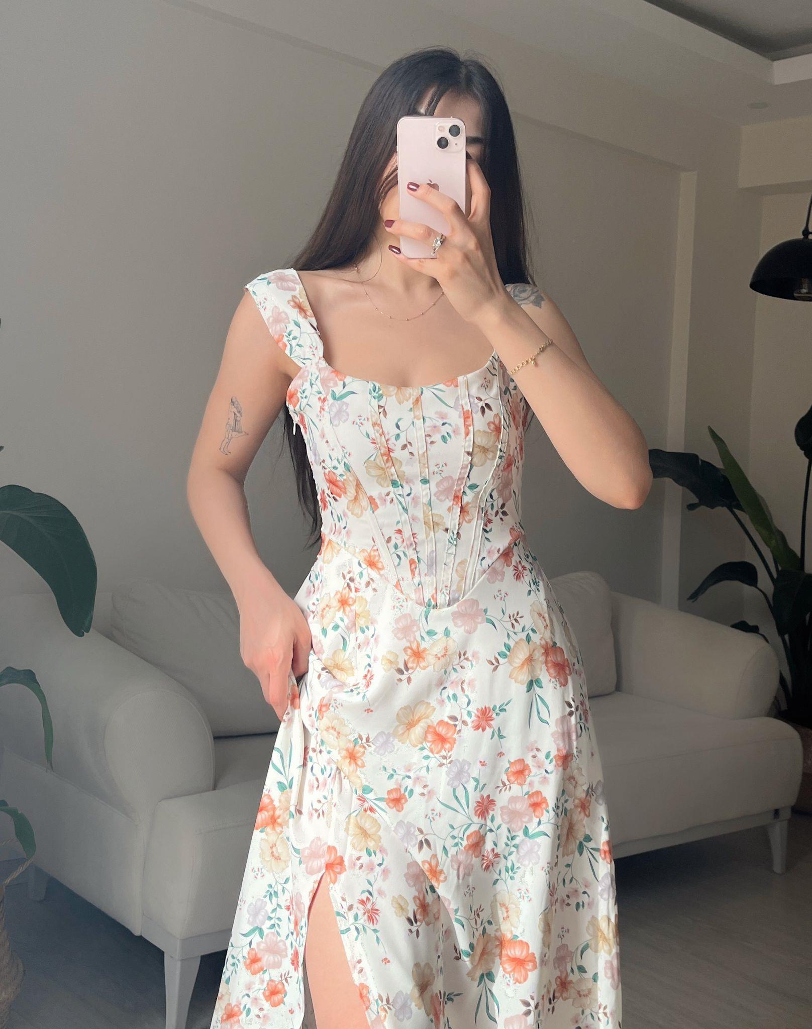 Flora Çiçek Desenli Yırtmaçlı Midi Elbise Beyaz