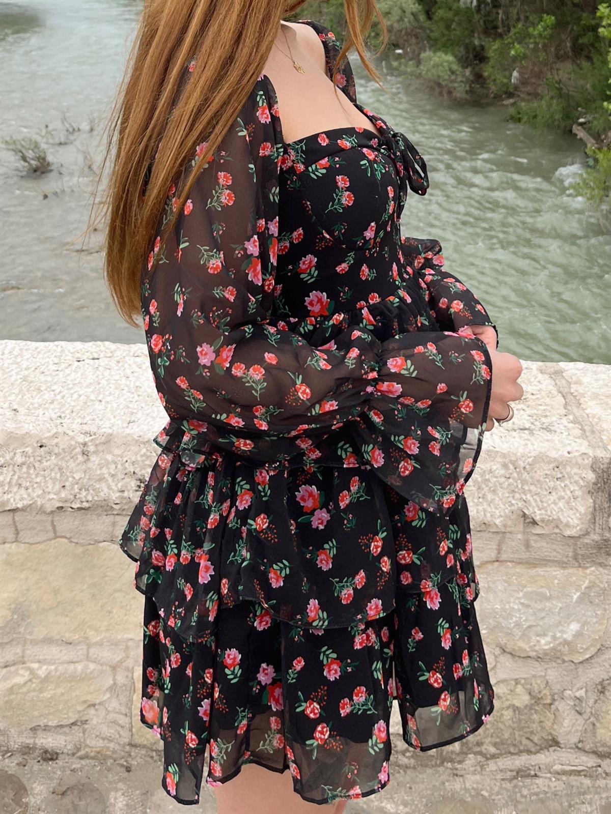 Lana Çiçek Desen Gloplu Siyah Mini Elbise