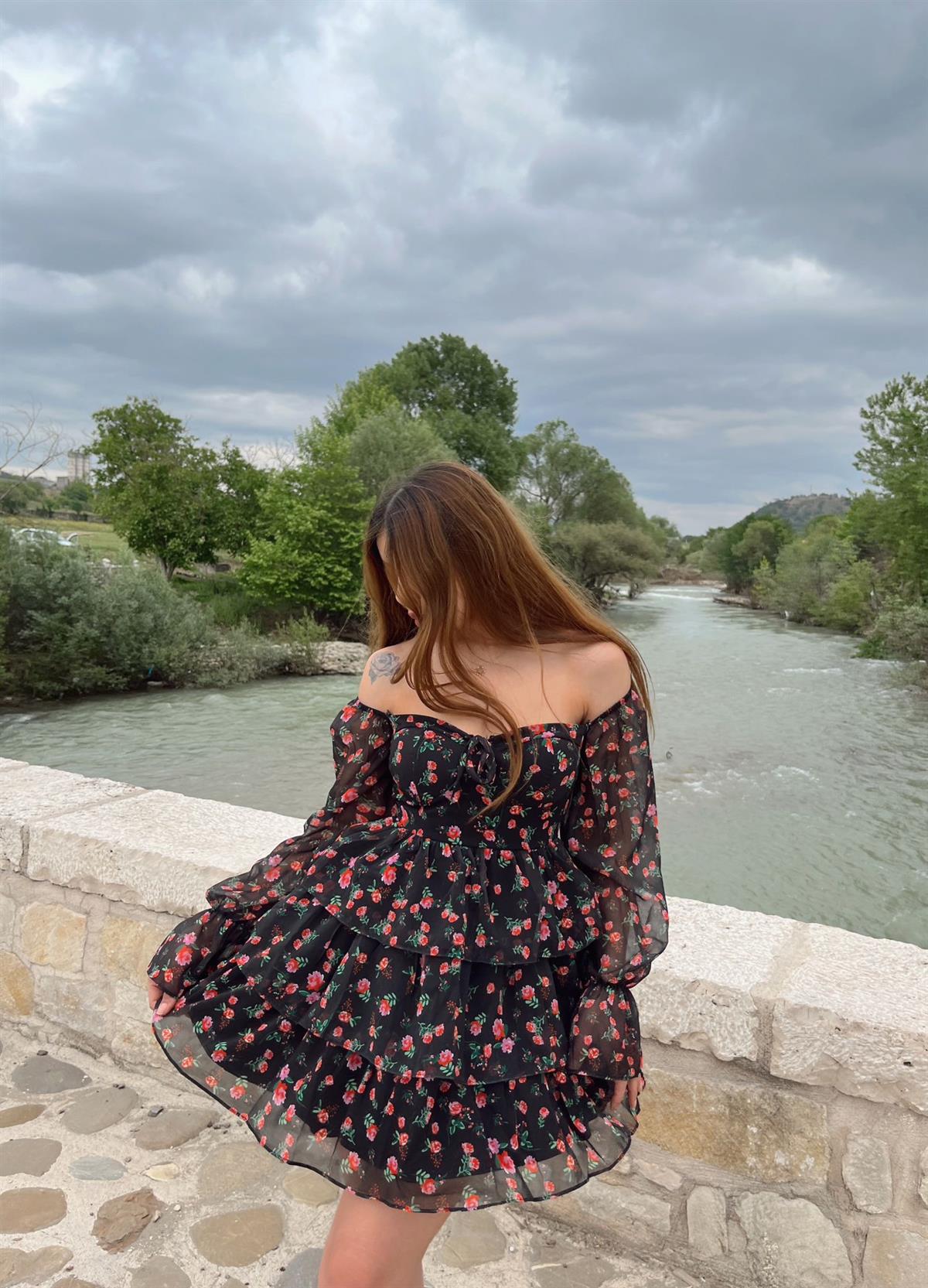 Lana Çiçek Desen Gloplu Siyah Mini Elbise