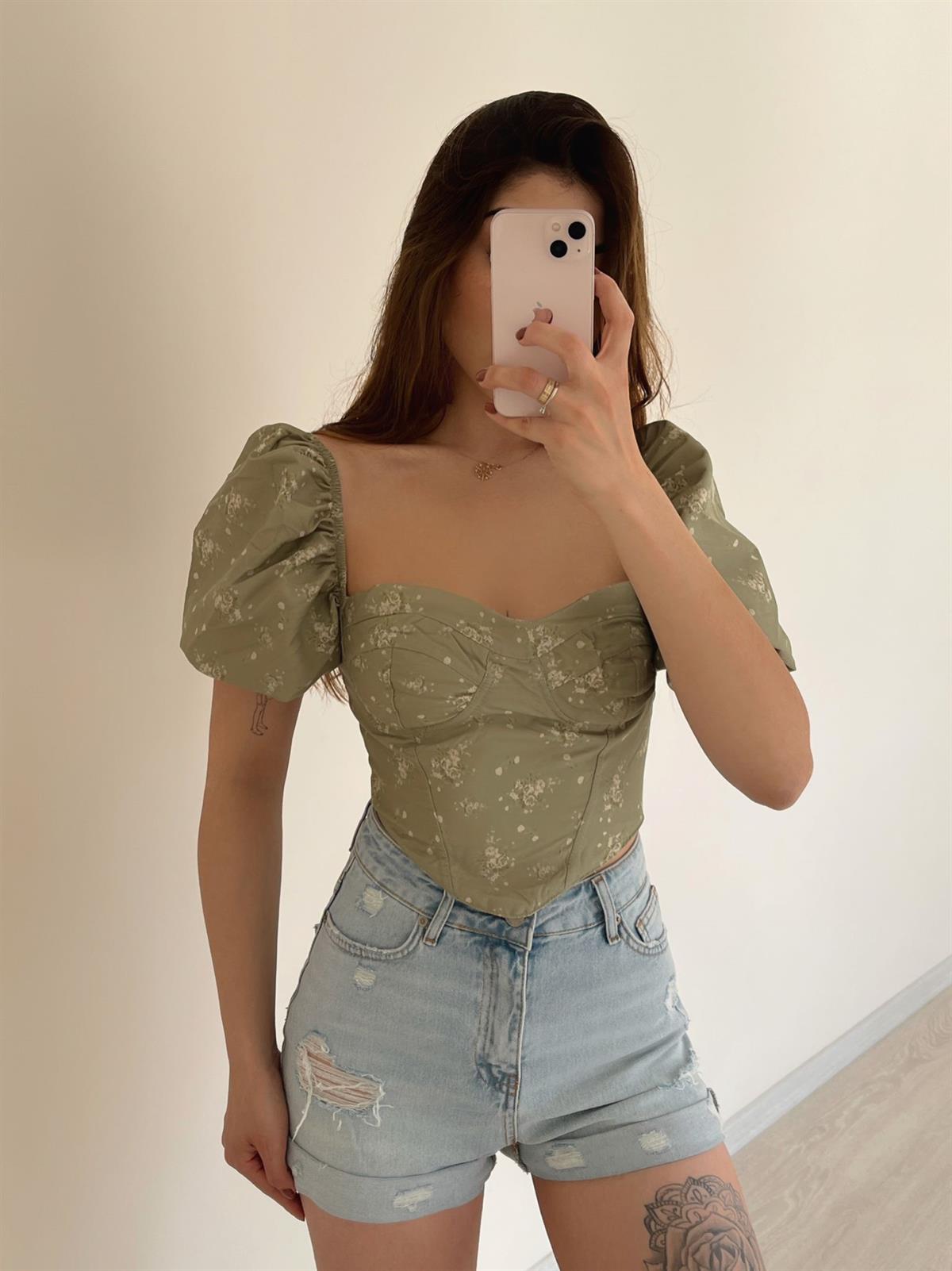 Laurel Balon Kol Desenli Haki Crop Bluz