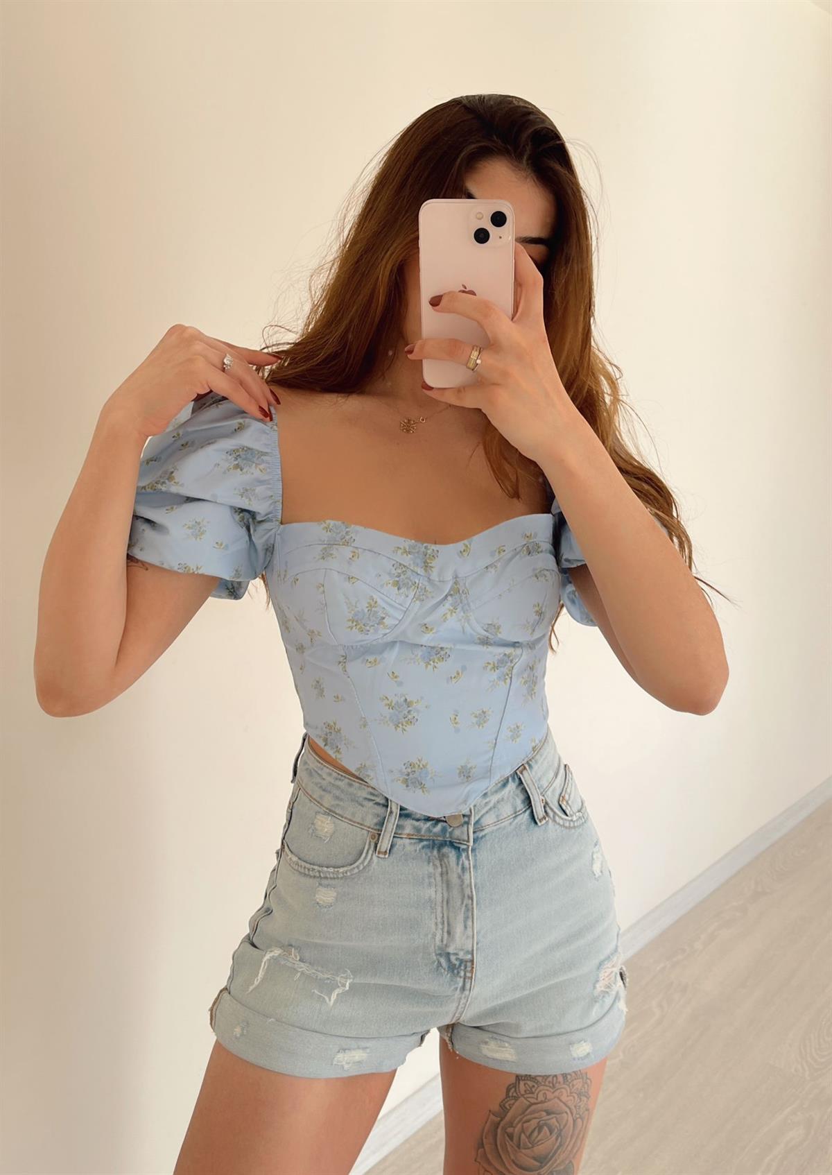 Laurel Balon Kol Desenli Mavi Crop Bluz
