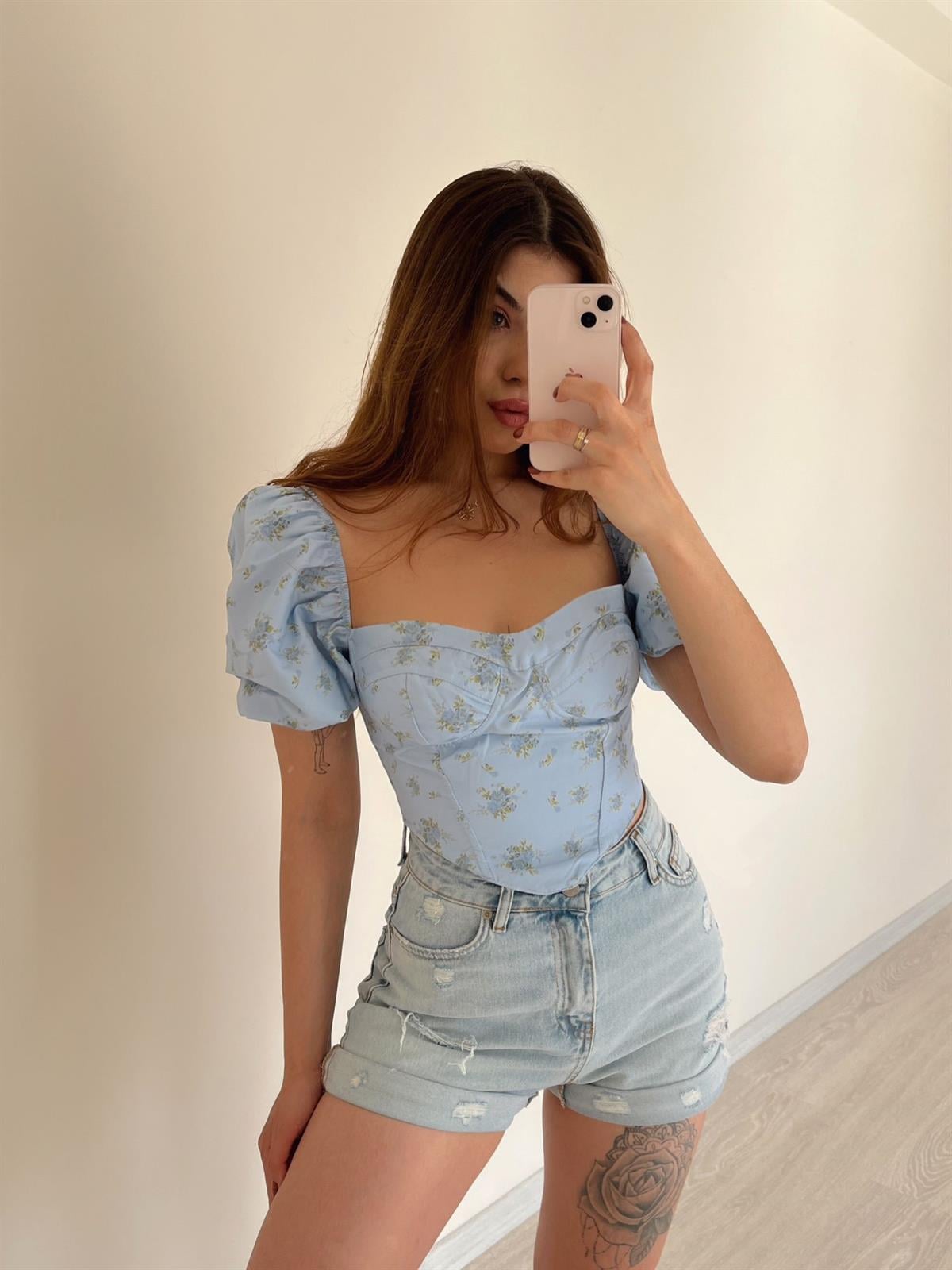 Laurel Balon Kol Desenli Mavi Crop Bluz