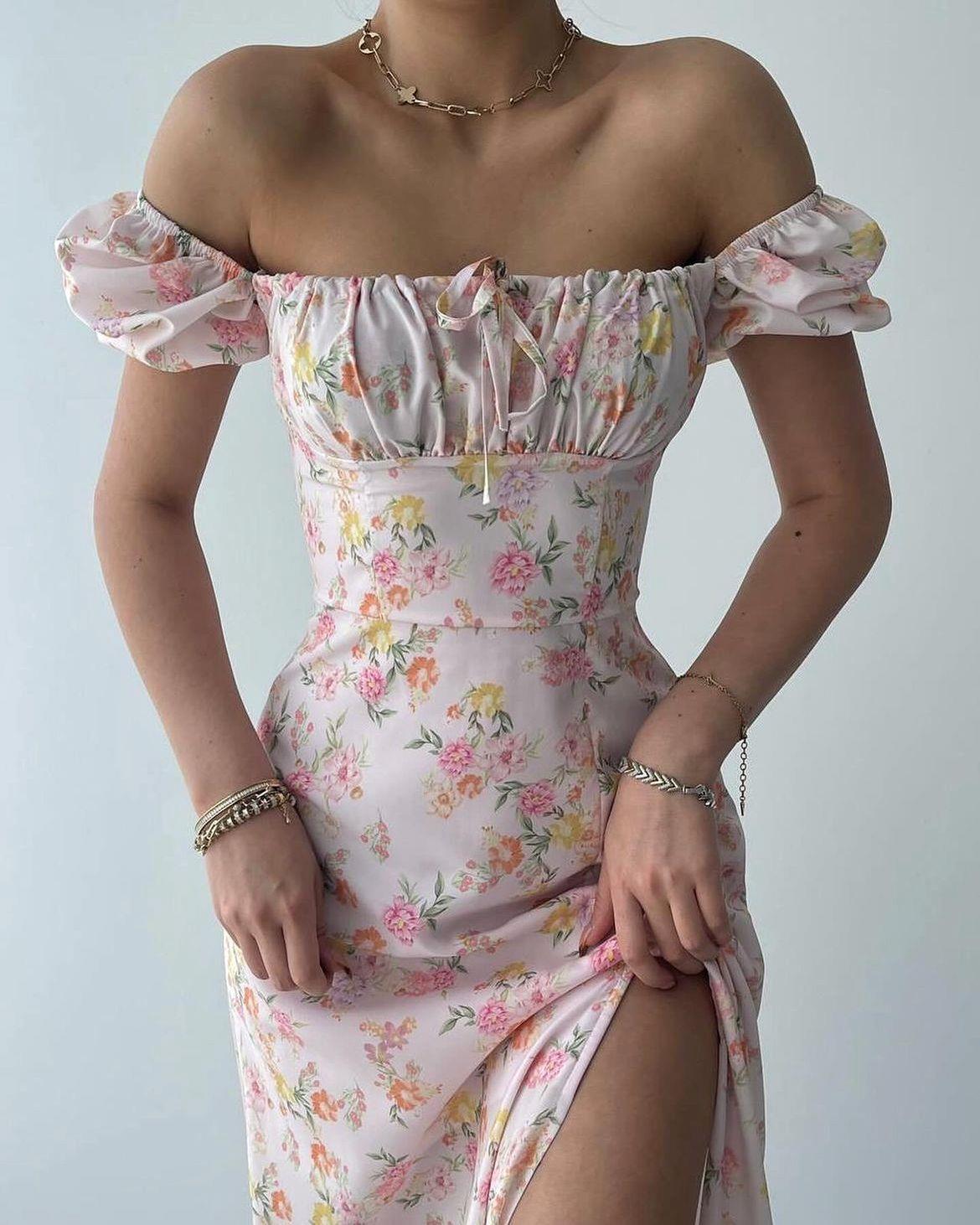 Lavinia Çiçek Desen Yırtmaçlı Midi Pembe Elbise