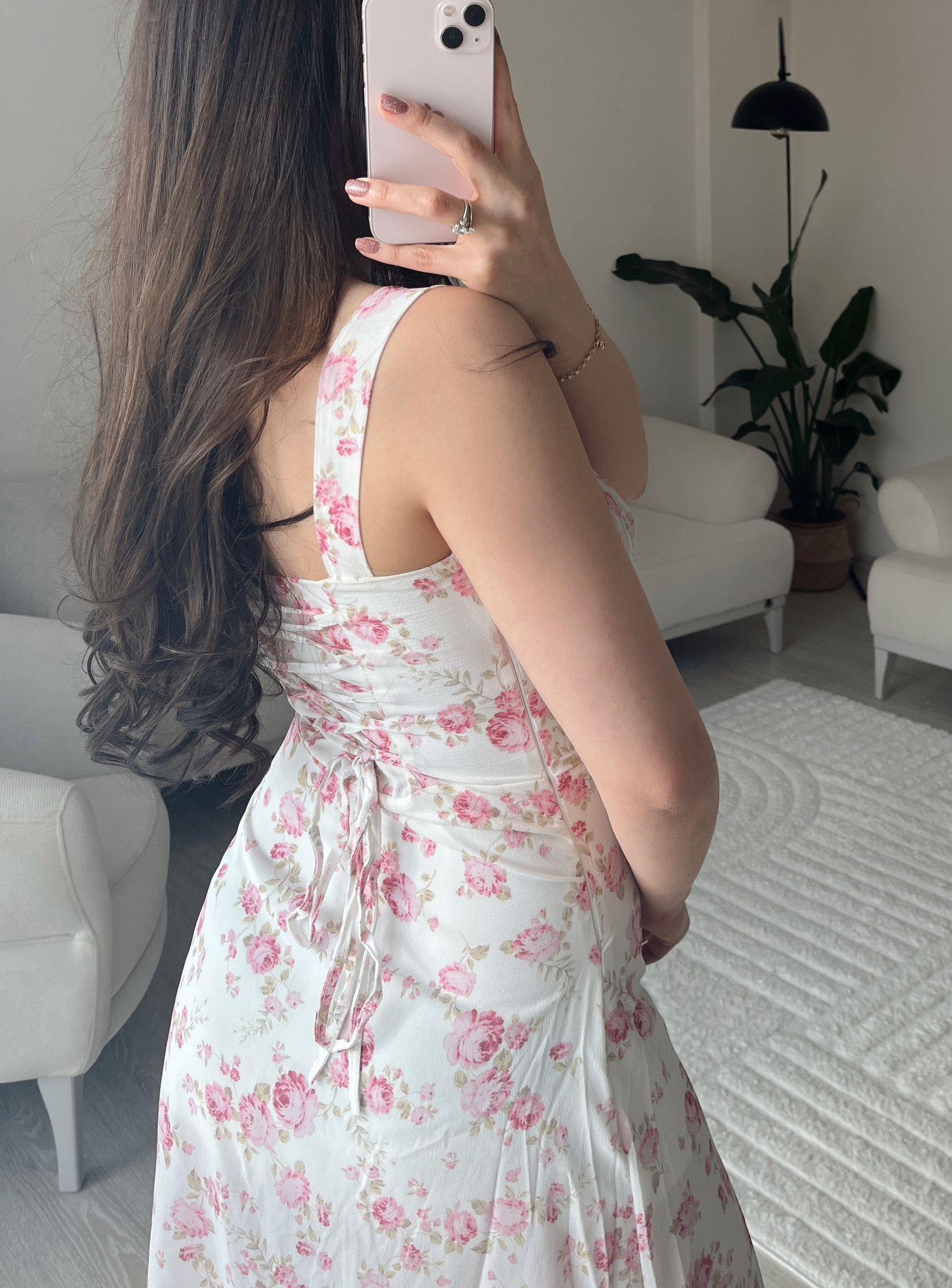 Madison Pembe Çiçekli Sırt Detay Midi Yırtmaçlı Elbise