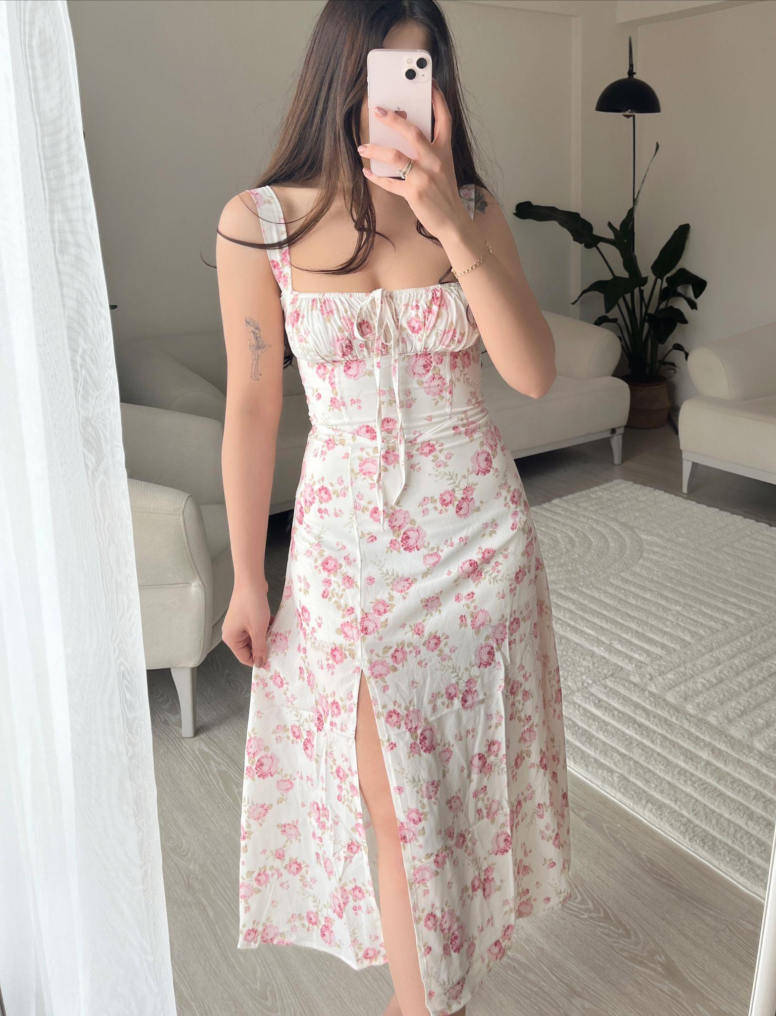 Madison Pembe Çiçekli Sırt Detay Midi Yırtmaçlı Elbise