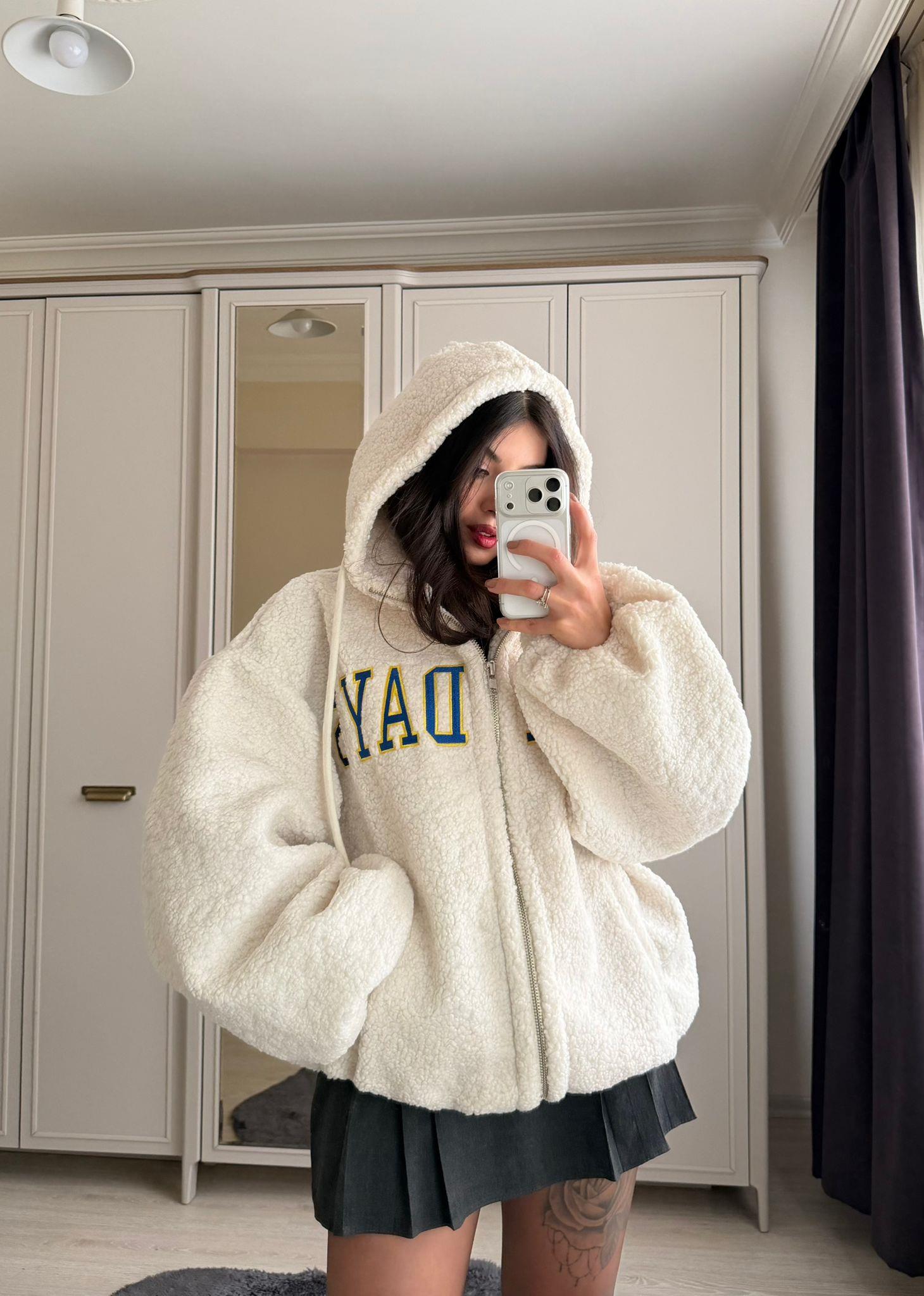 Snow Yazı Detaylı Premium Peluş Mont Ekru