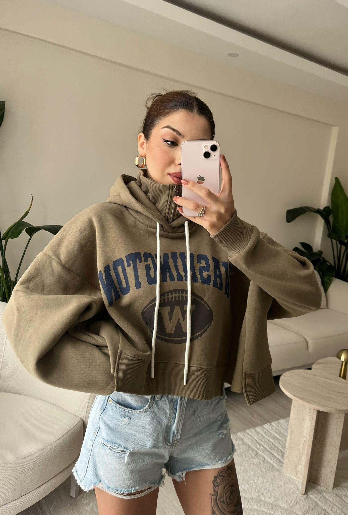 Washington Dik Yaka Detaylı Önü Baskılı Kapüşonlu Sweatshirt Haki