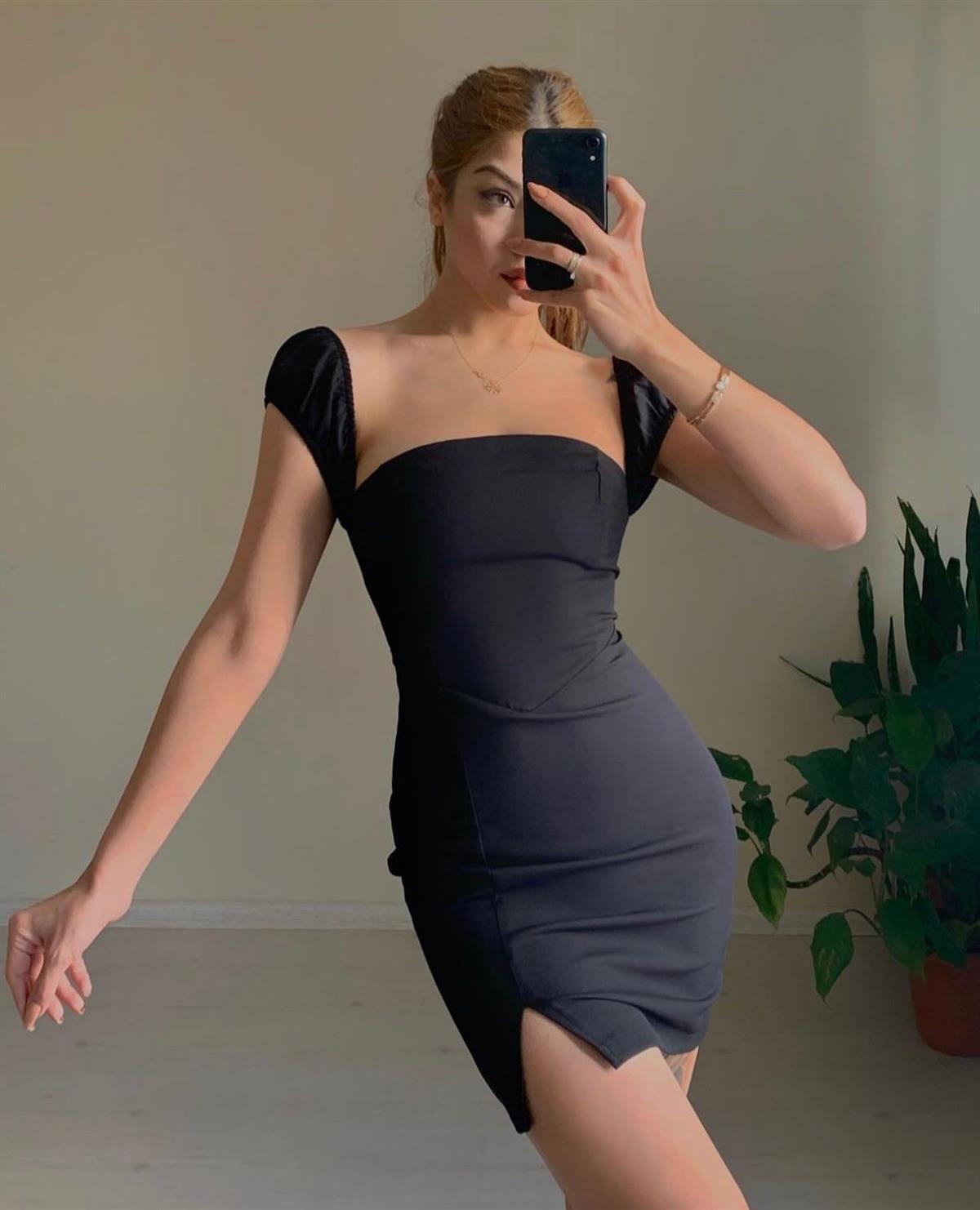 Yırtmaçlı Kol Detay Mini Siyah Elbise