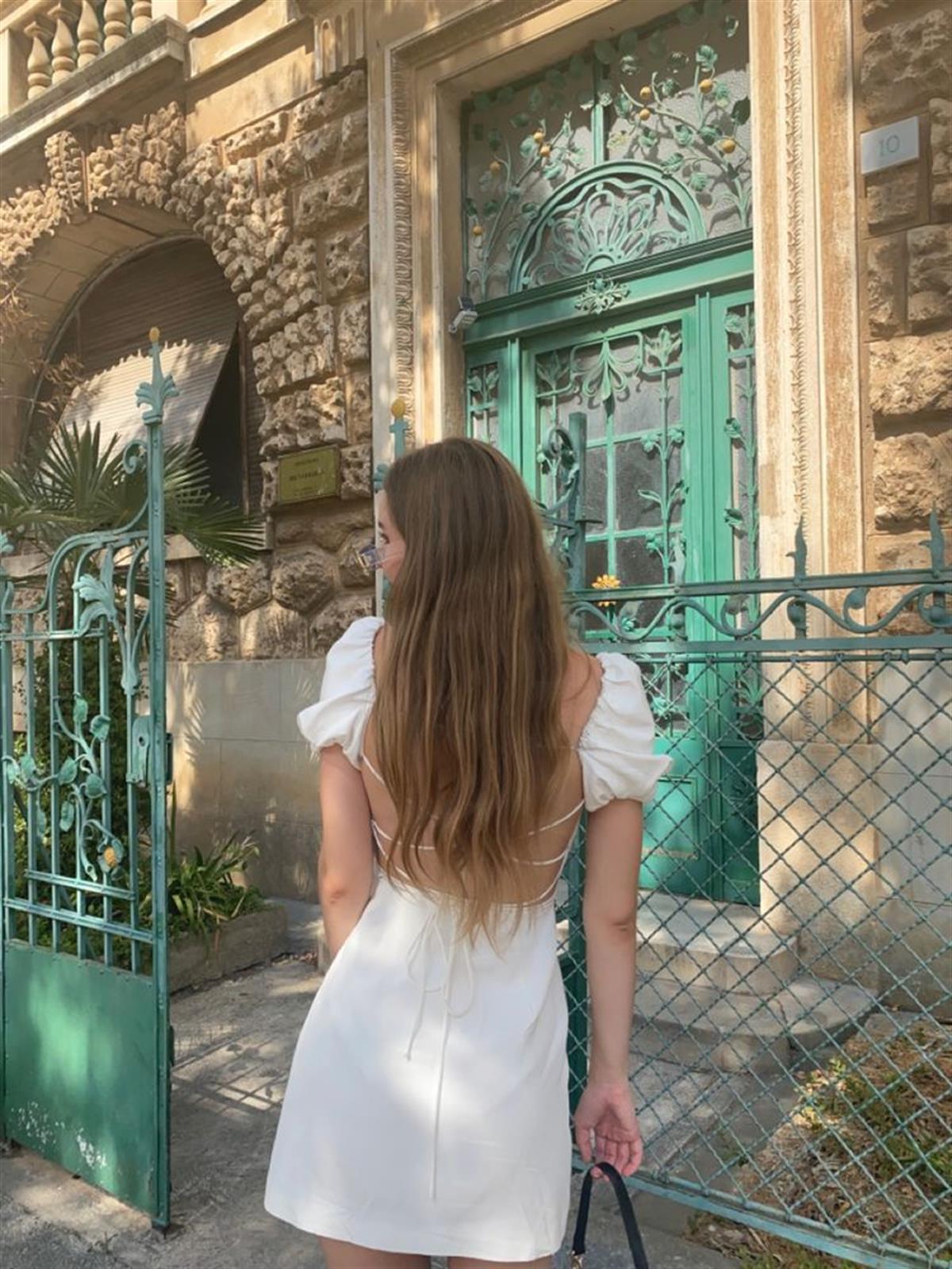 ZR Model Sırt Detay Beyaz Elbise