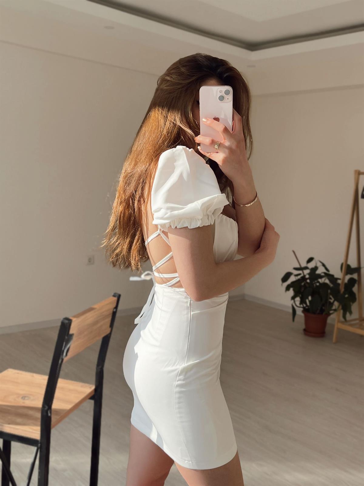 ZR Model Sırt Detay Beyaz Elbise